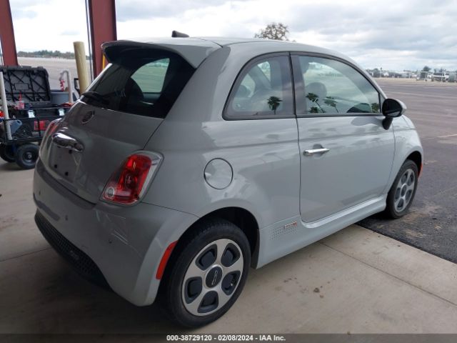 Photo 3 VIN: 3C3CFFGE3HT565619 - FIAT 500E 