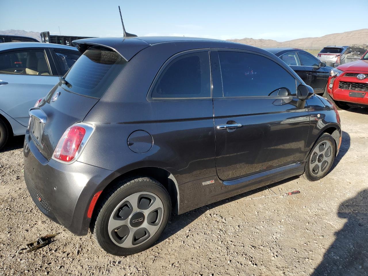 Photo 2 VIN: 3C3CFFGE7JT466792 - FIAT 500 