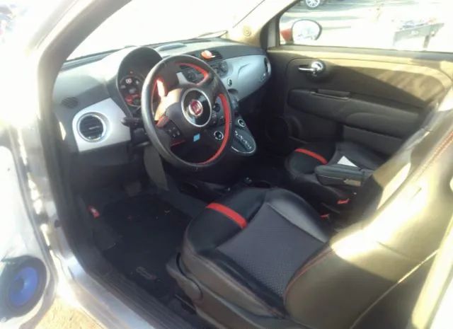 Photo 4 VIN: 3C3CFFGE8FT732957 - FIAT 500E 