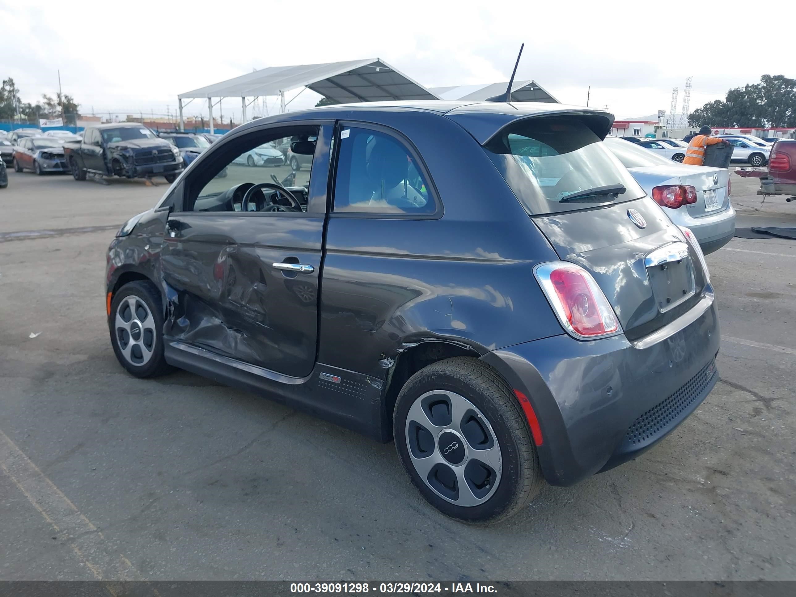 Photo 2 VIN: 3C3CFFGE9GT170343 - FIAT 500 