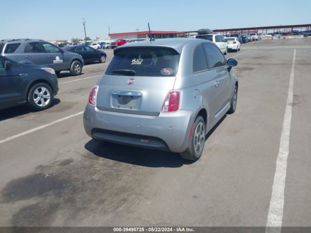 Photo 3 VIN: 3C3CFFGEXFT726089 - FIAT 500E 