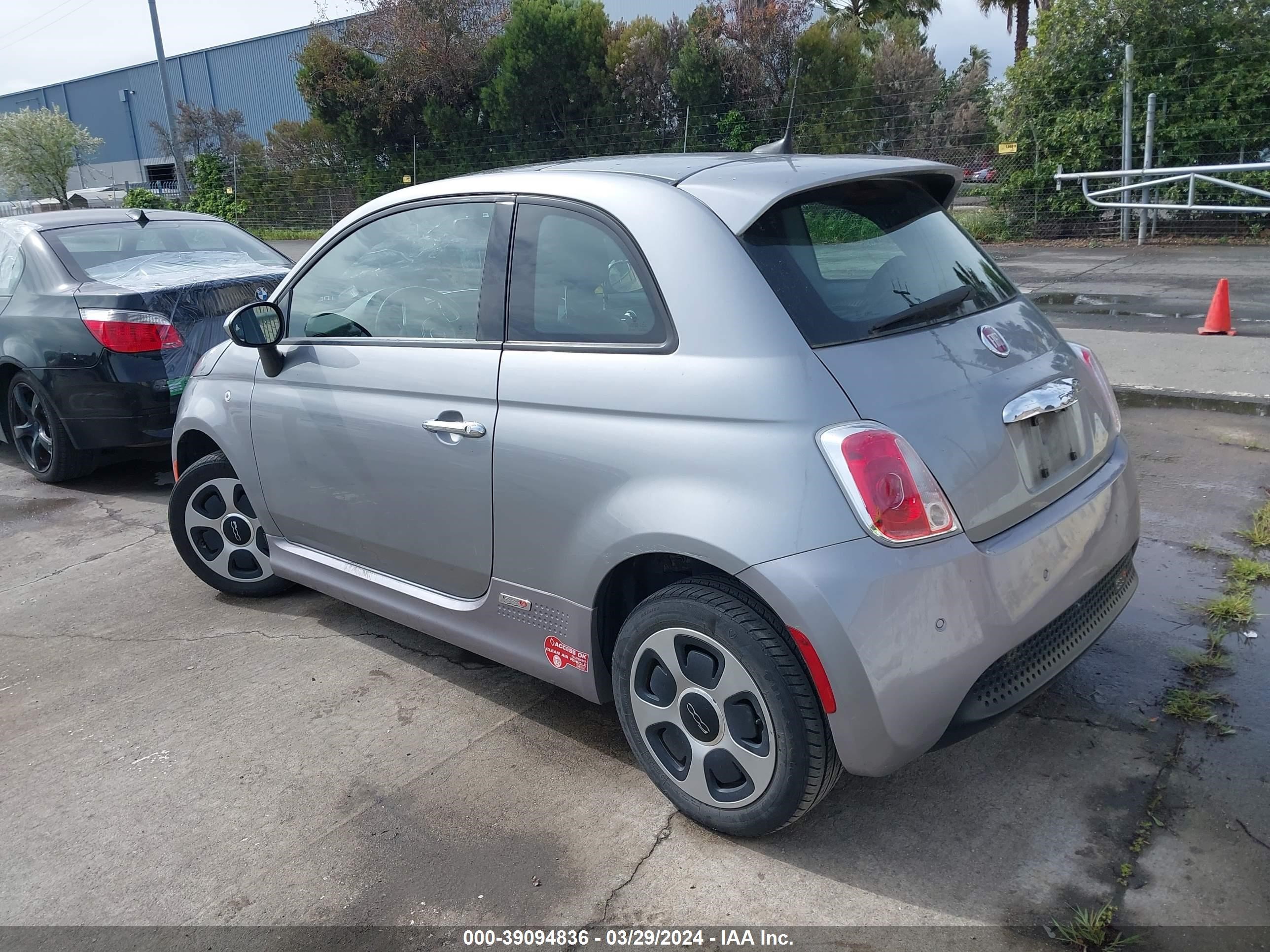 Photo 2 VIN: 3C3CFFGEXHT586192 - FIAT 500 