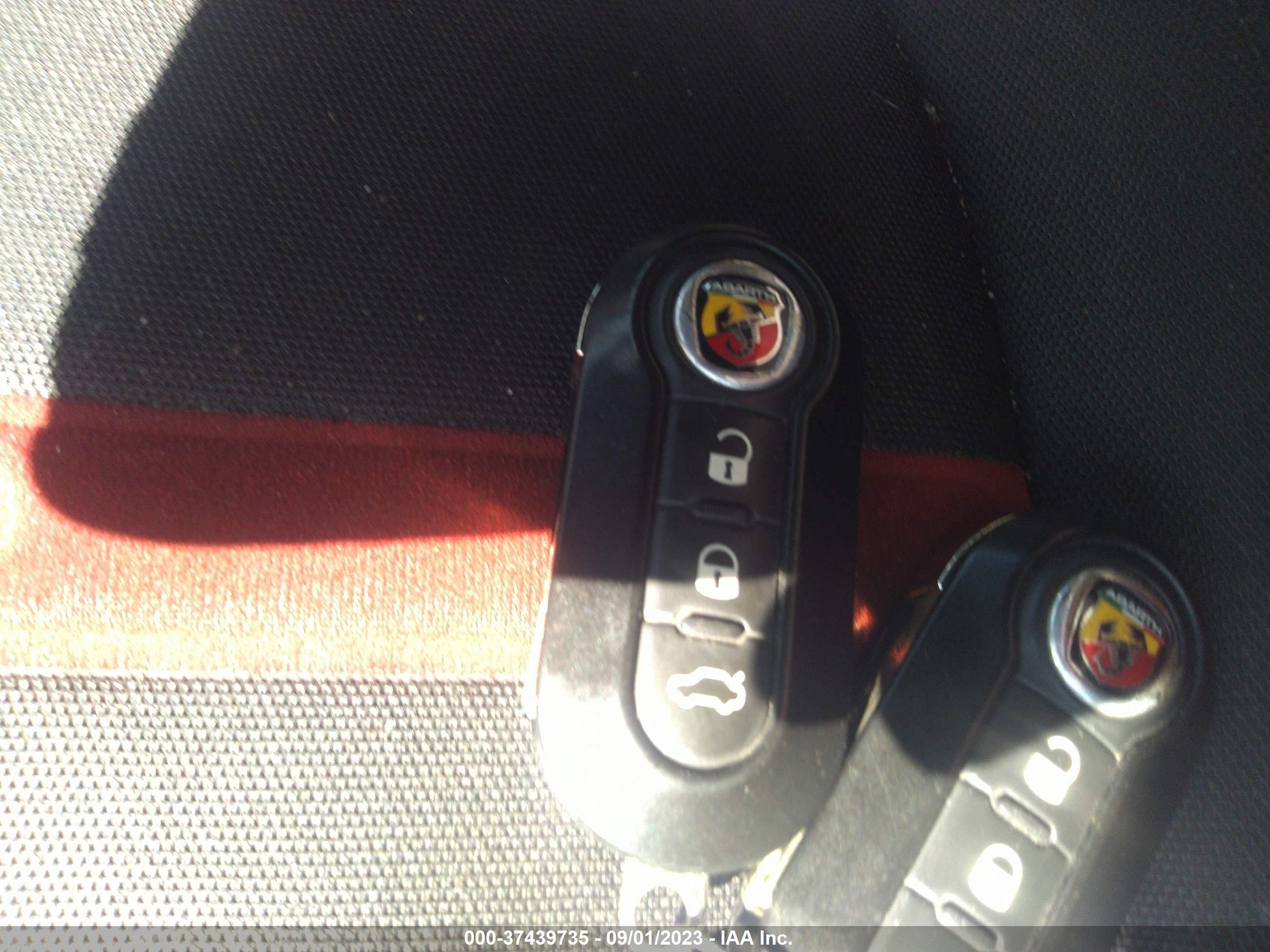 Photo 10 VIN: 3C3CFFJH7FT569866 - FIAT 500C 