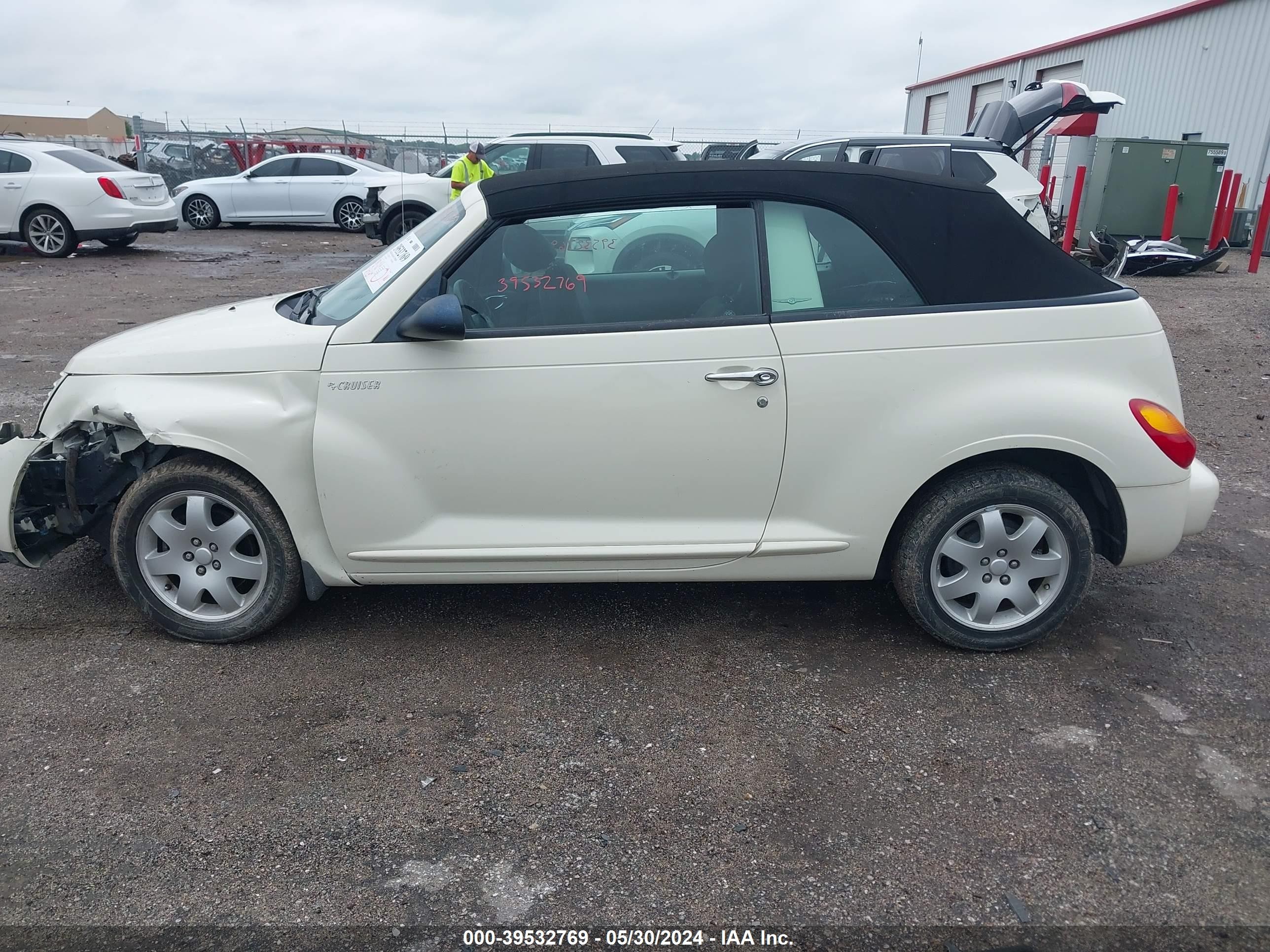 Photo 13 VIN: 3C3EY55E65T330479 - CHRYSLER PT CRUISER 