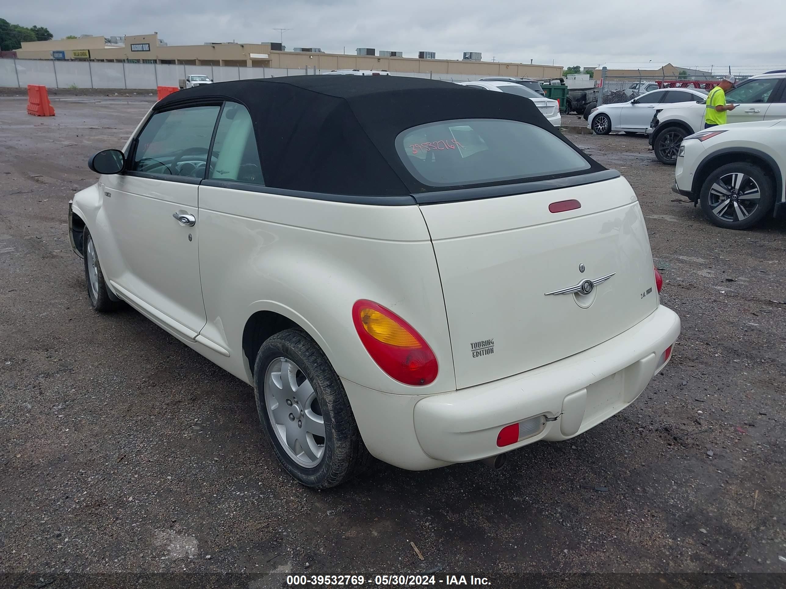 Photo 2 VIN: 3C3EY55E65T330479 - CHRYSLER PT CRUISER 