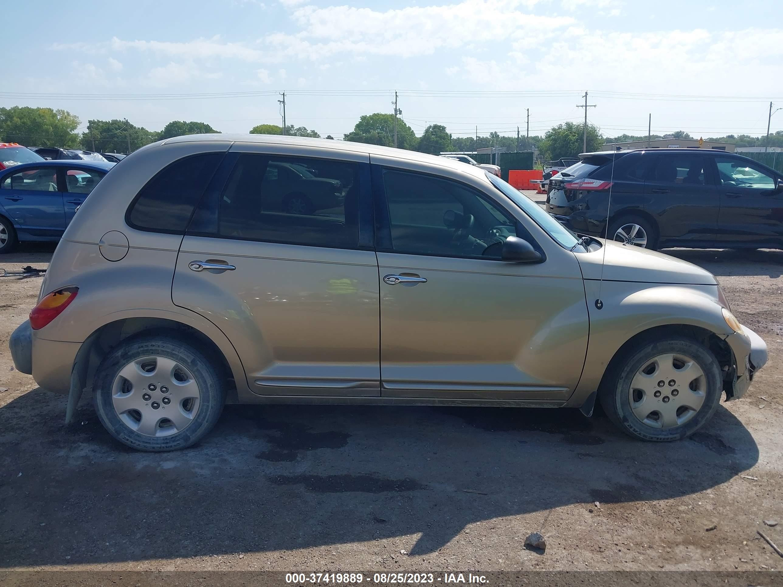 Photo 12 VIN: 3C4FY48B13T610352 - CHRYSLER PT CRUISER 