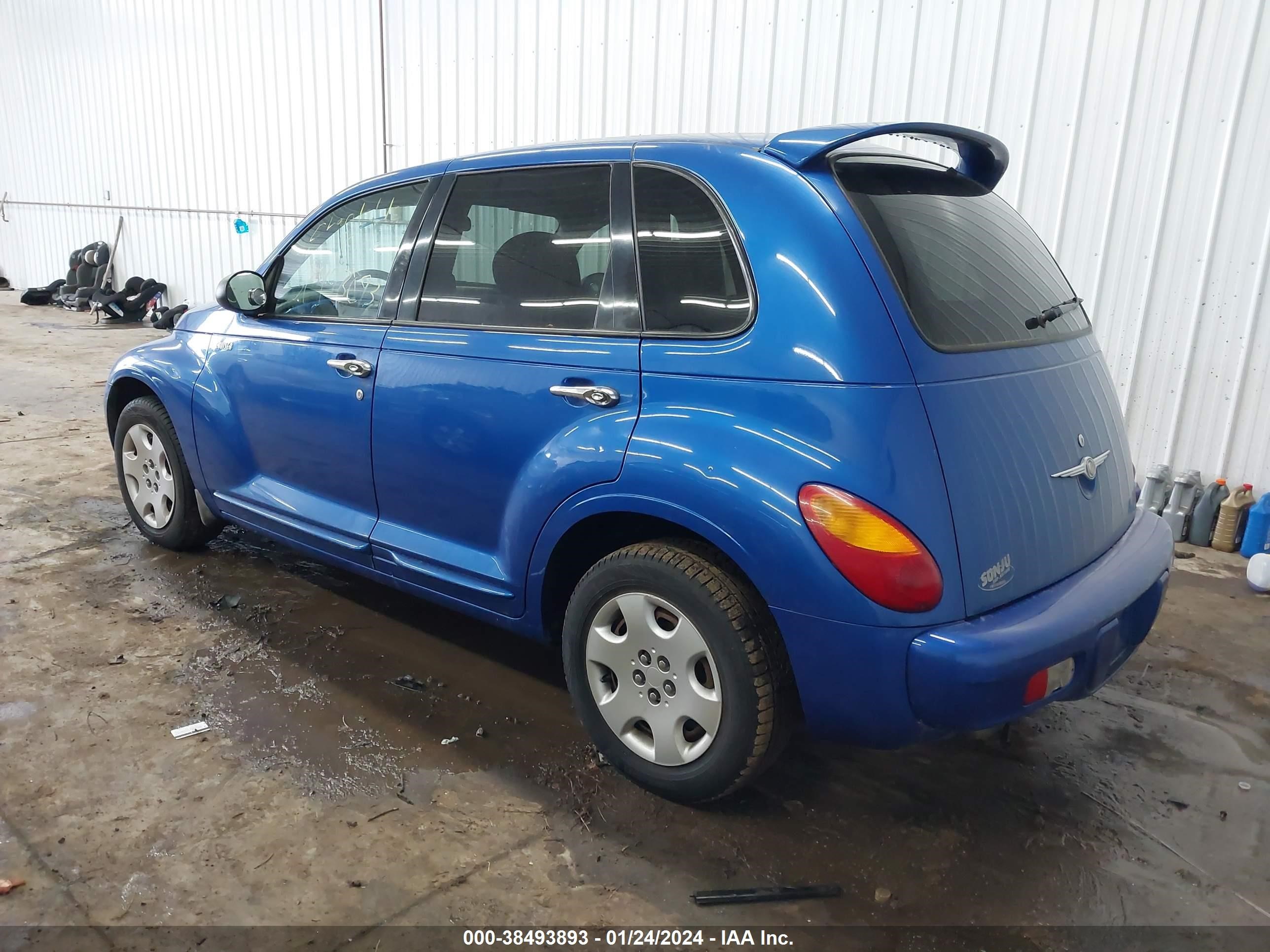 Photo 2 VIN: 3C4FY48B25T555543 - CHRYSLER PT CRUISER 