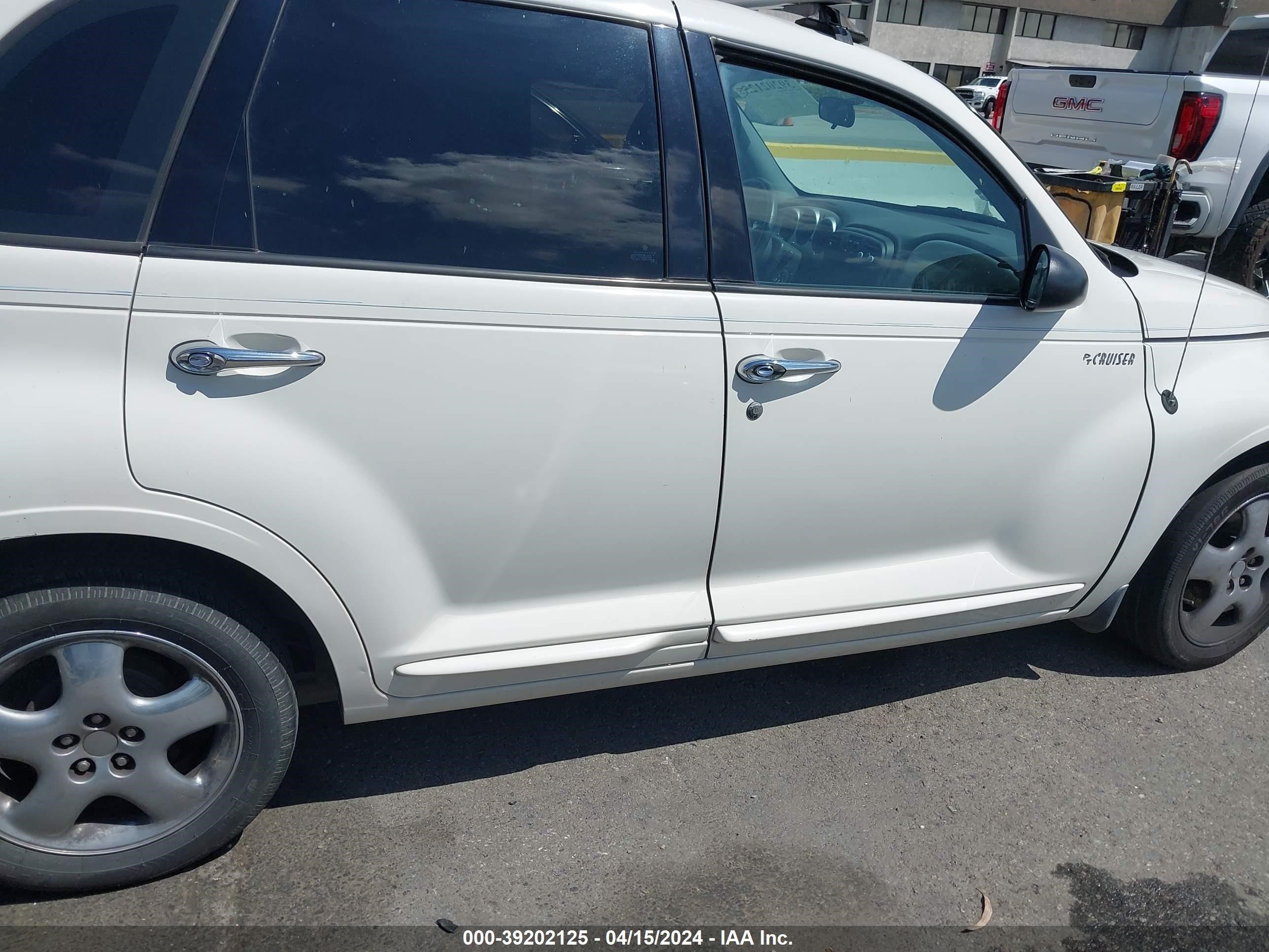 Photo 12 VIN: 3C4FY48B43T556805 - CHRYSLER PT CRUISER 