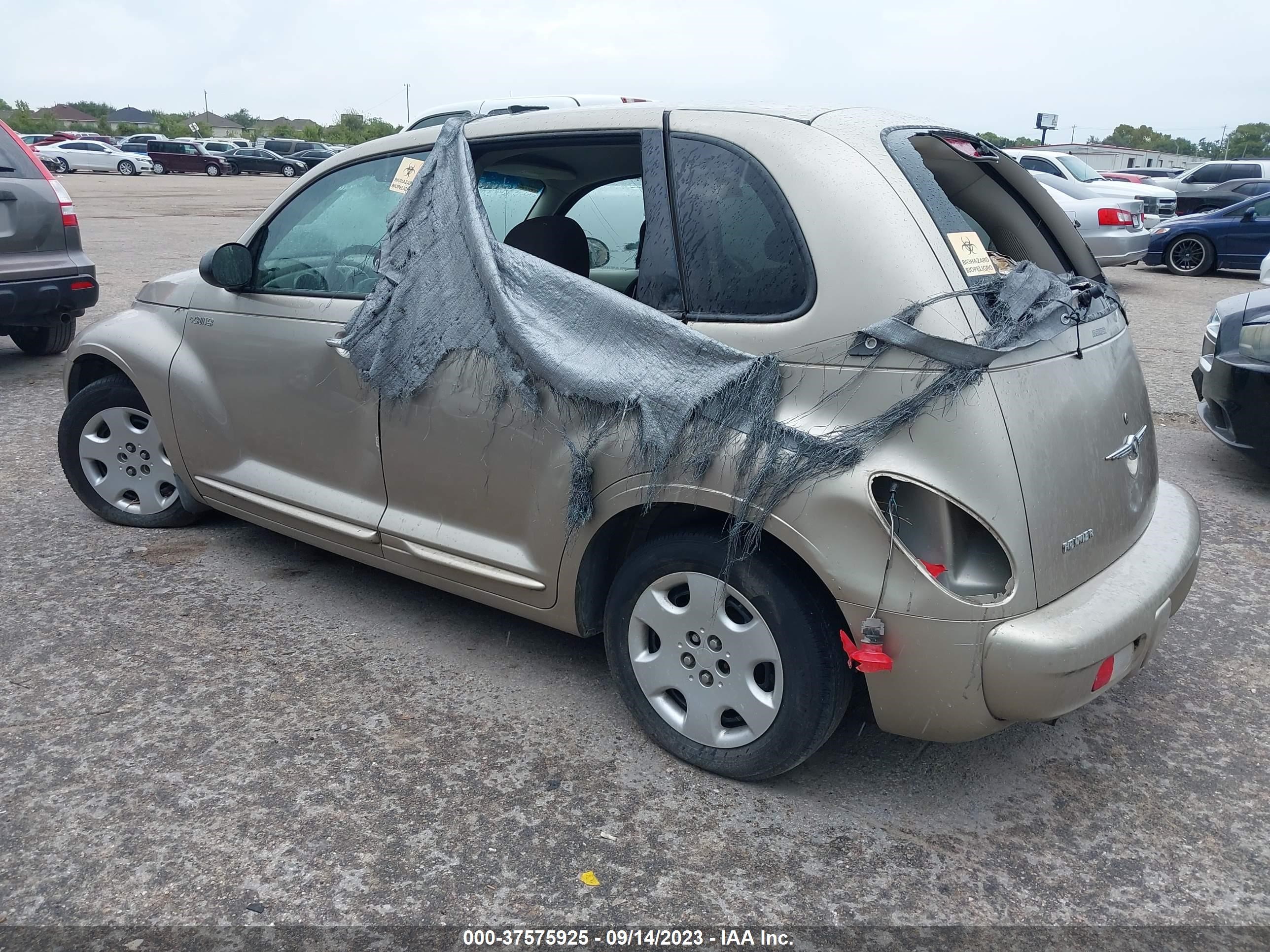 Photo 2 VIN: 3C4FY48B44T261639 - CHRYSLER PT CRUISER 