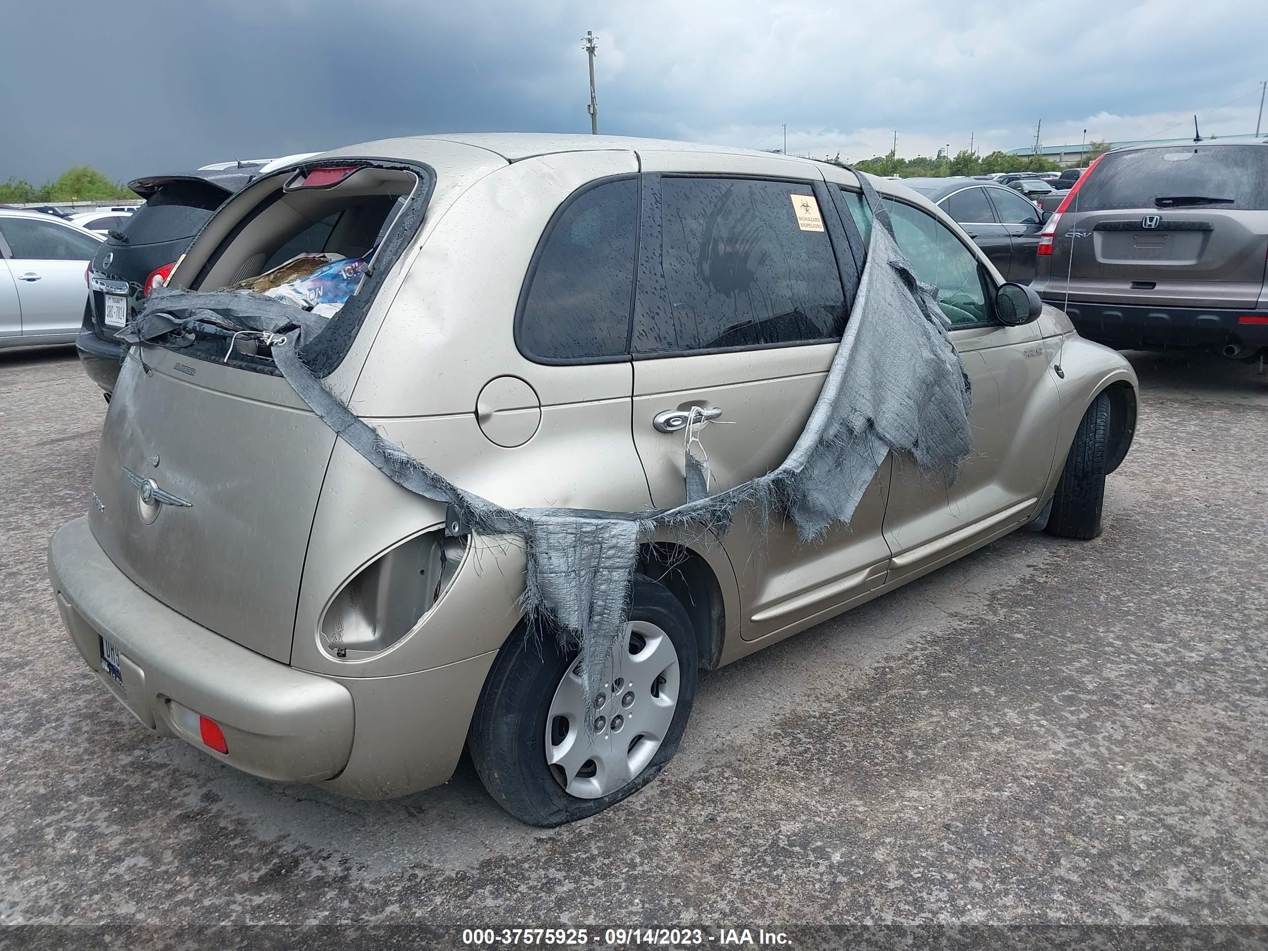 Photo 3 VIN: 3C4FY48B44T261639 - CHRYSLER PT CRUISER 