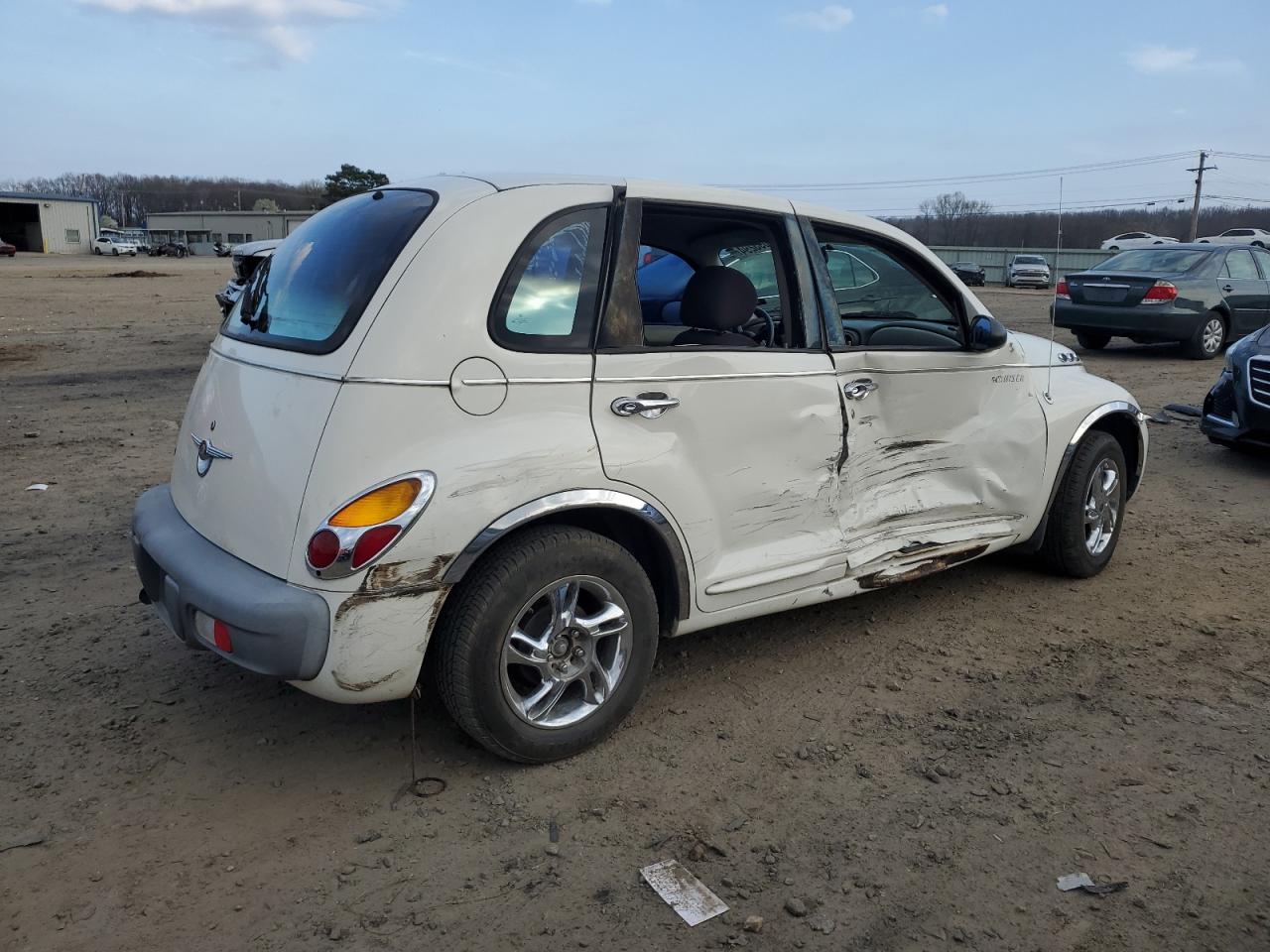 Photo 2 VIN: 3C4FY48B52T382807 - CHRYSLER PT CRUISER 