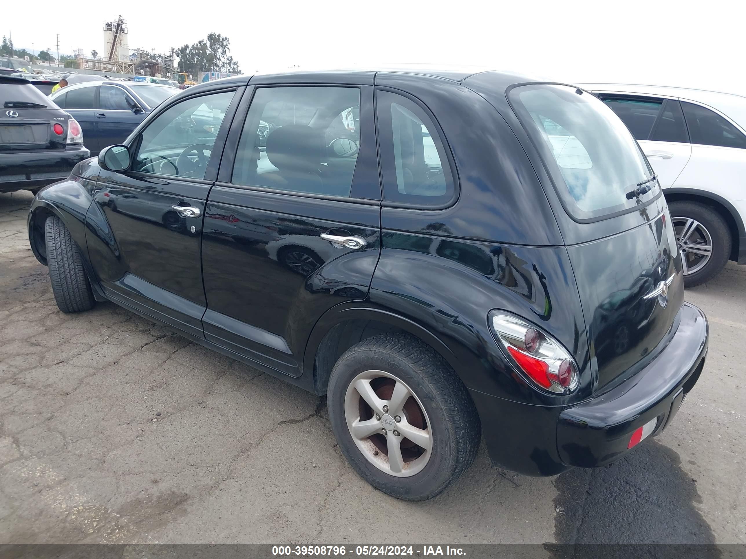 Photo 2 VIN: 3C4FY48B65T581871 - CHRYSLER PT CRUISER 