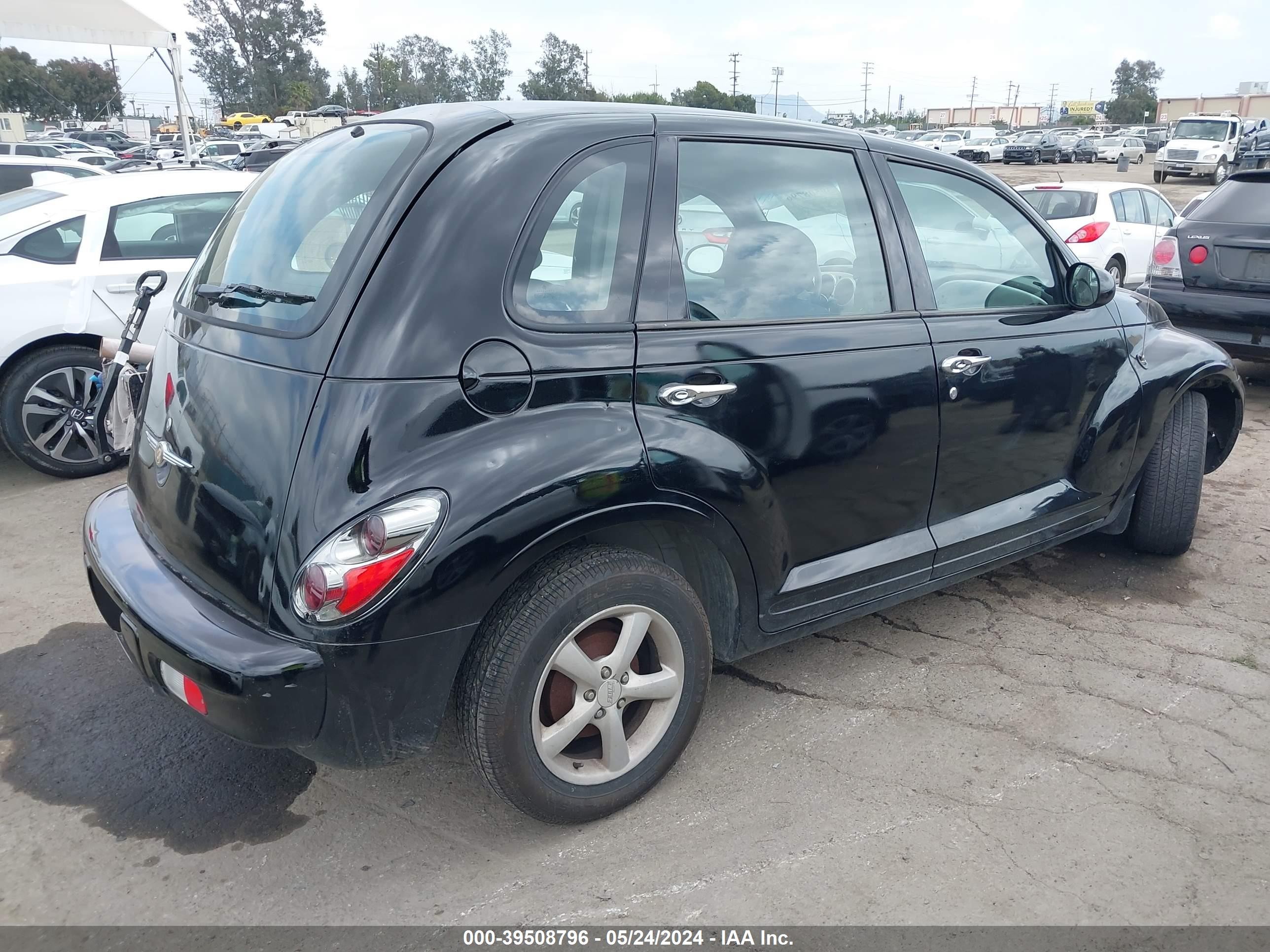 Photo 3 VIN: 3C4FY48B65T581871 - CHRYSLER PT CRUISER 