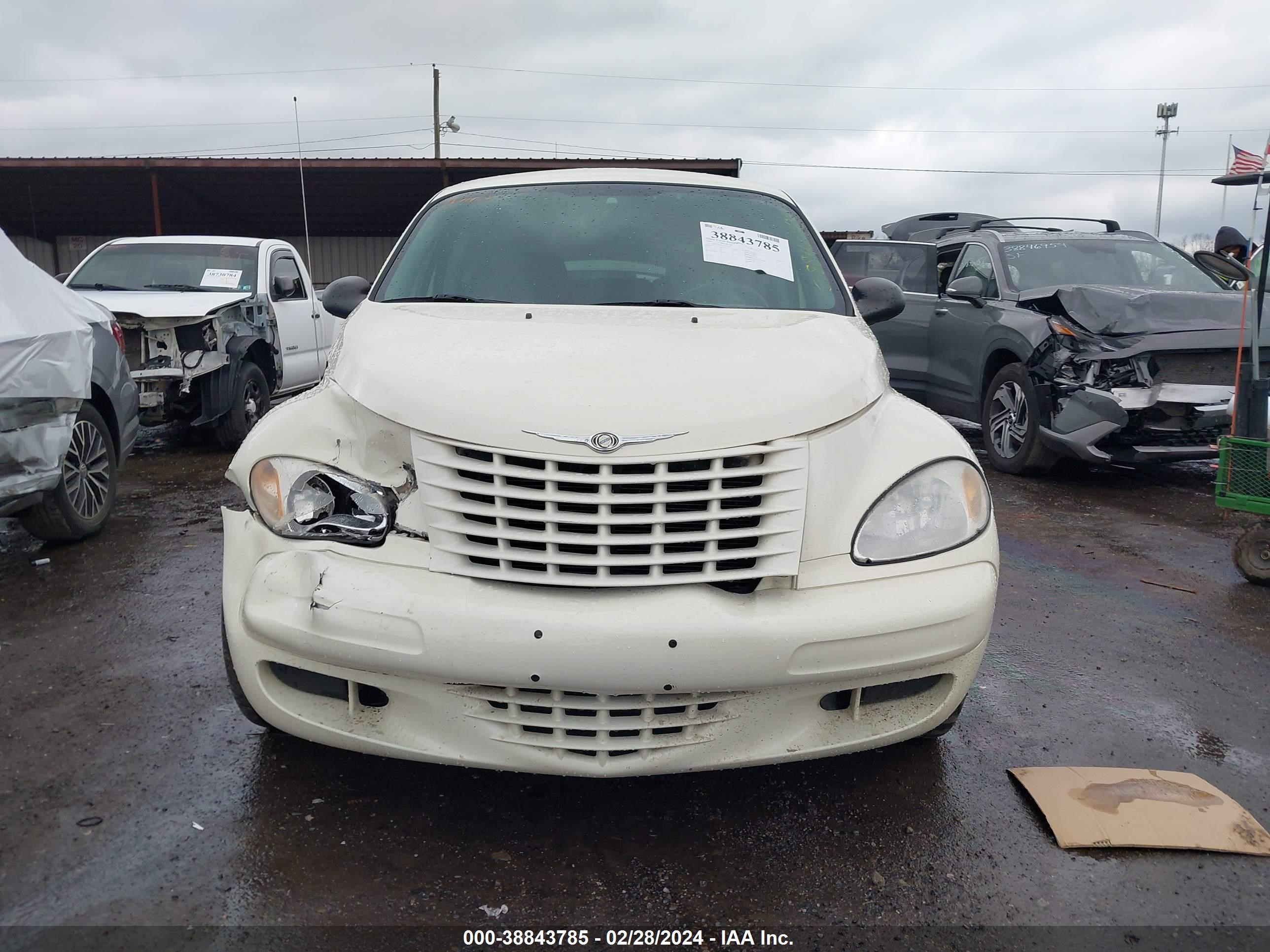 Photo 11 VIN: 3C4FY48B74T267192 - CHRYSLER PT CRUISER 