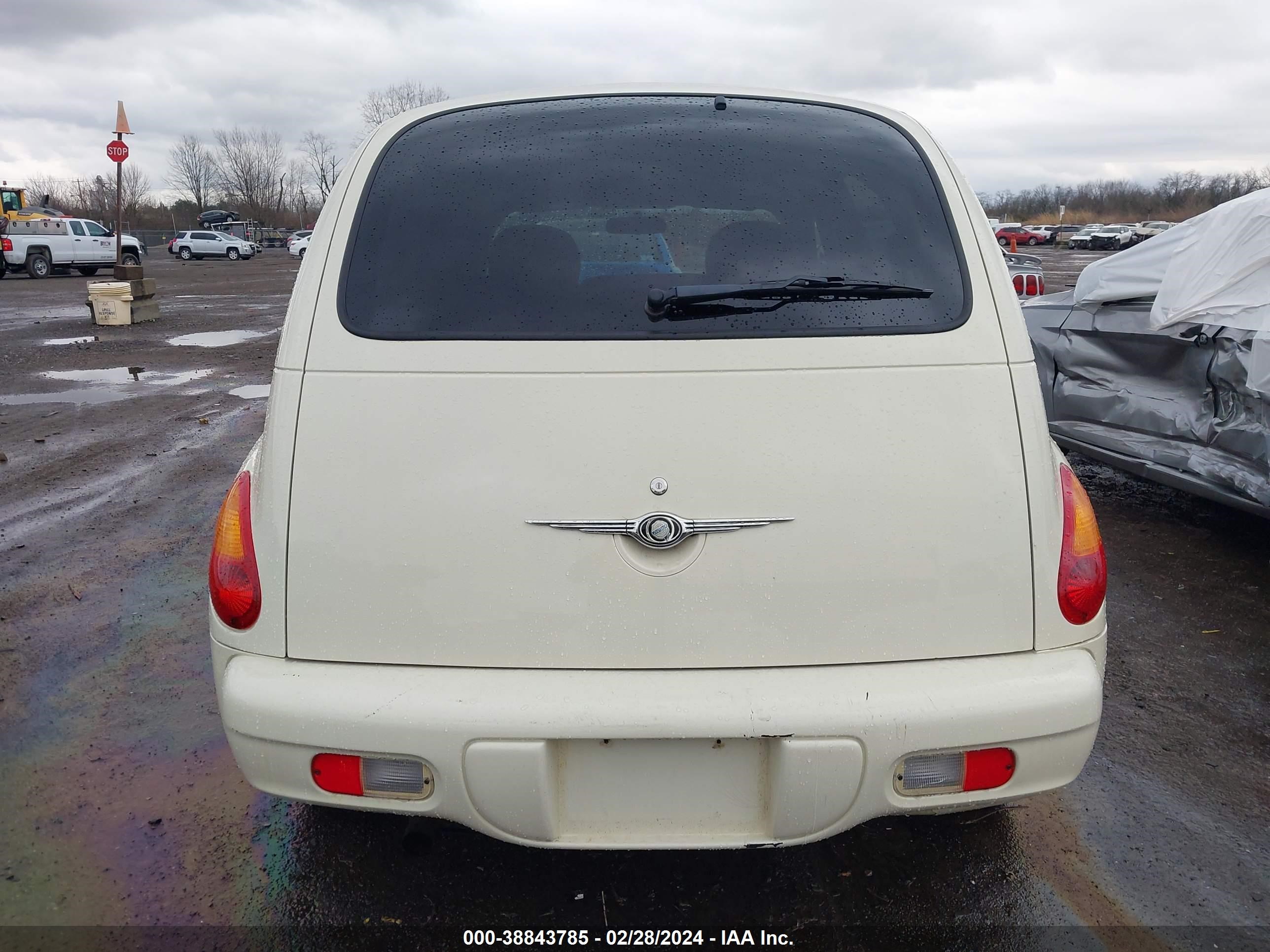 Photo 15 VIN: 3C4FY48B74T267192 - CHRYSLER PT CRUISER 