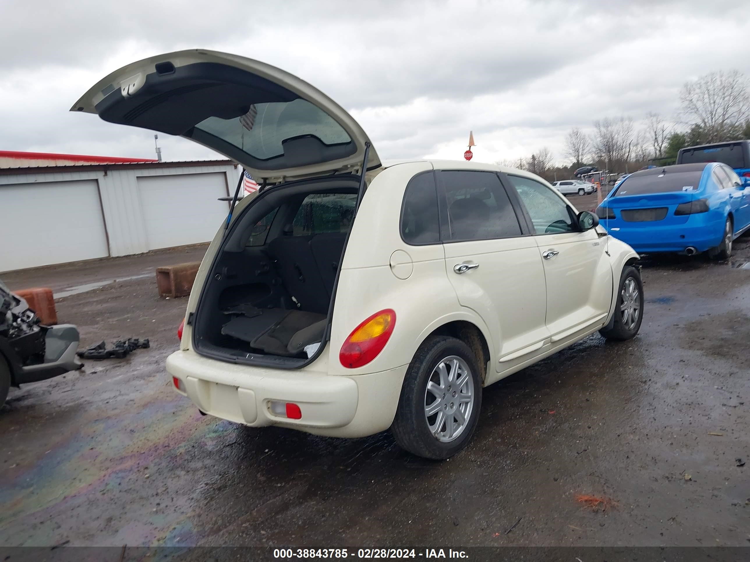 Photo 3 VIN: 3C4FY48B74T267192 - CHRYSLER PT CRUISER 