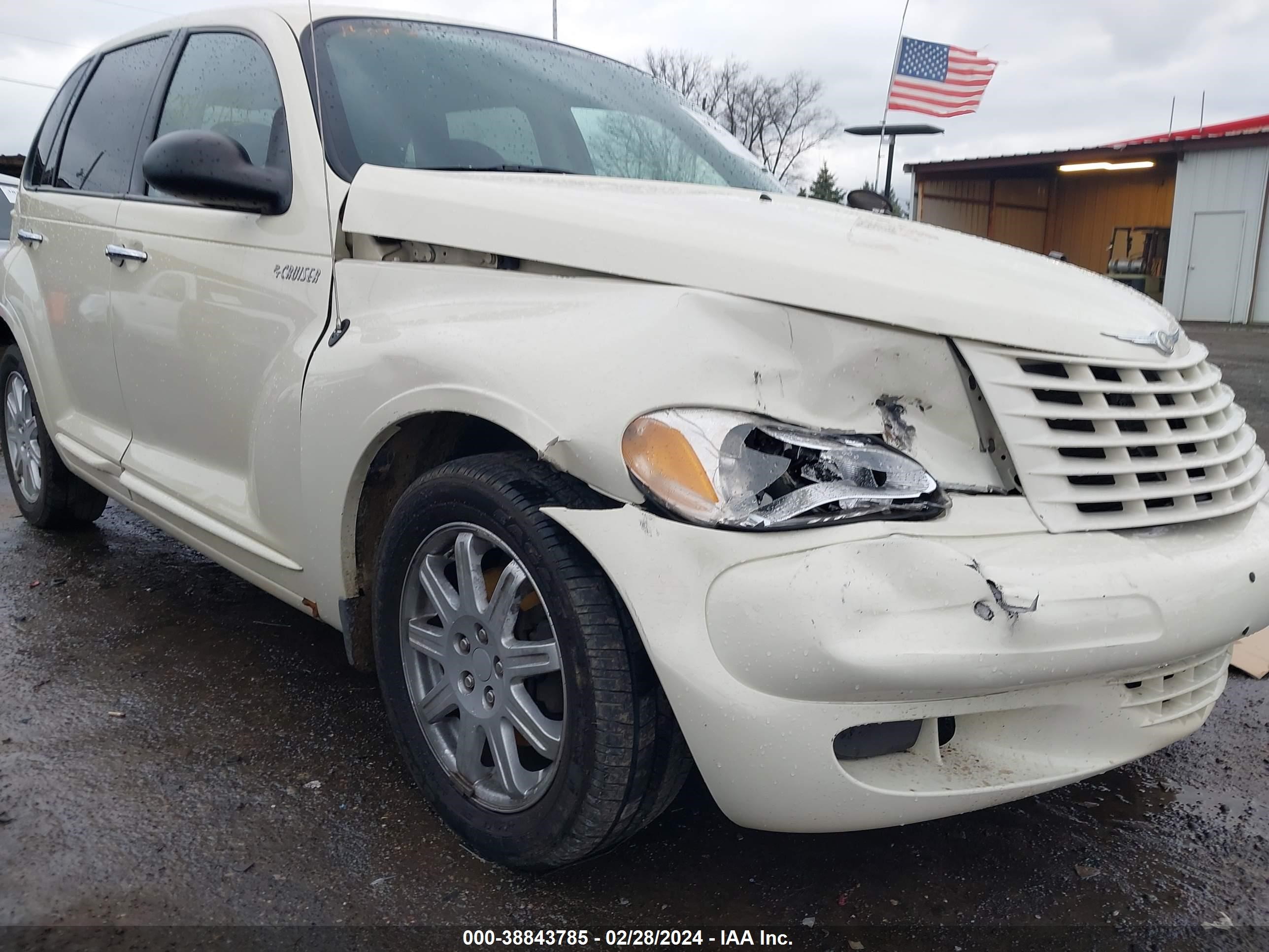 Photo 5 VIN: 3C4FY48B74T267192 - CHRYSLER PT CRUISER 