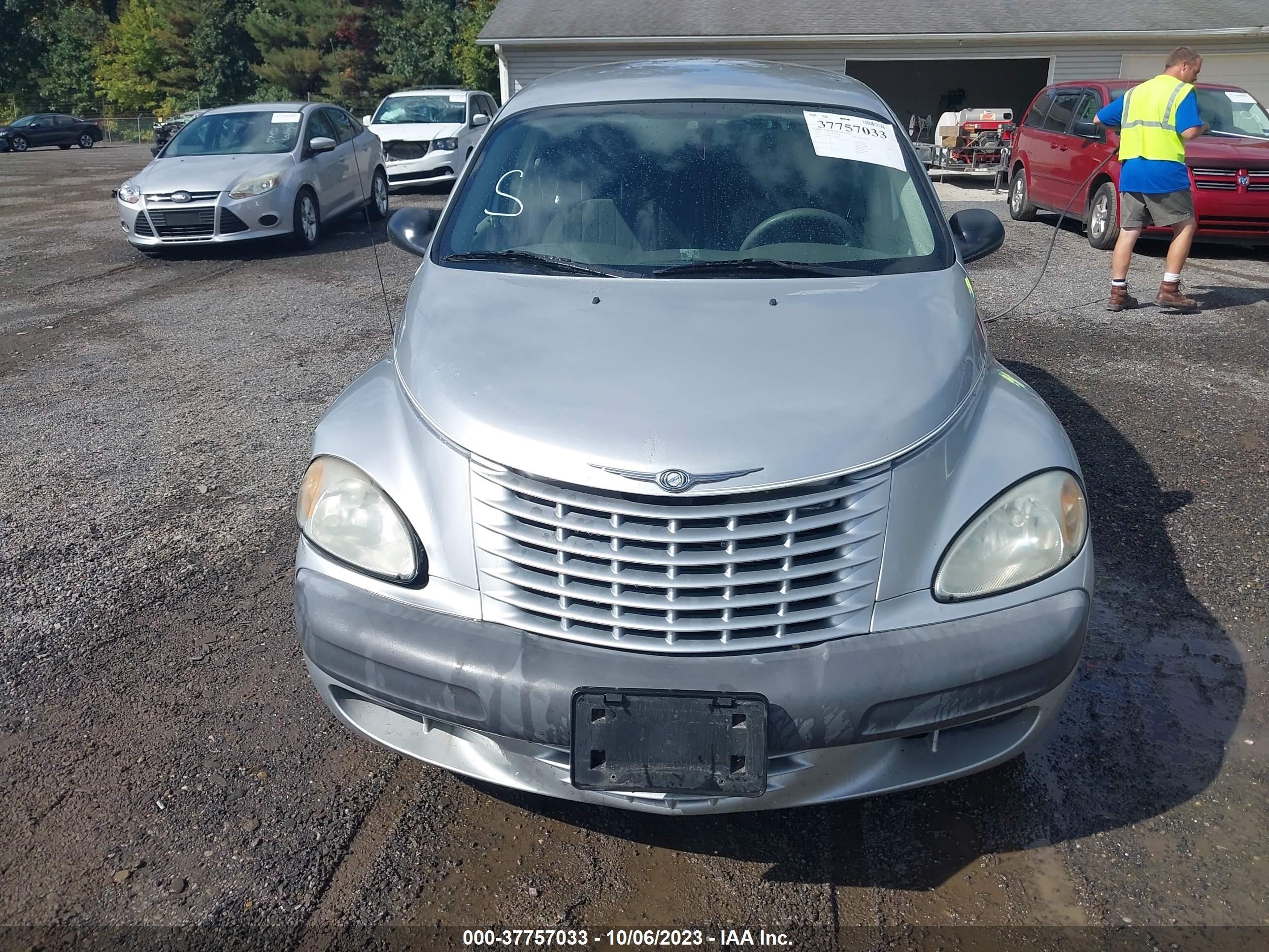 Photo 11 VIN: 3C4FY48B92T328300 - CHRYSLER PT CRUISER 