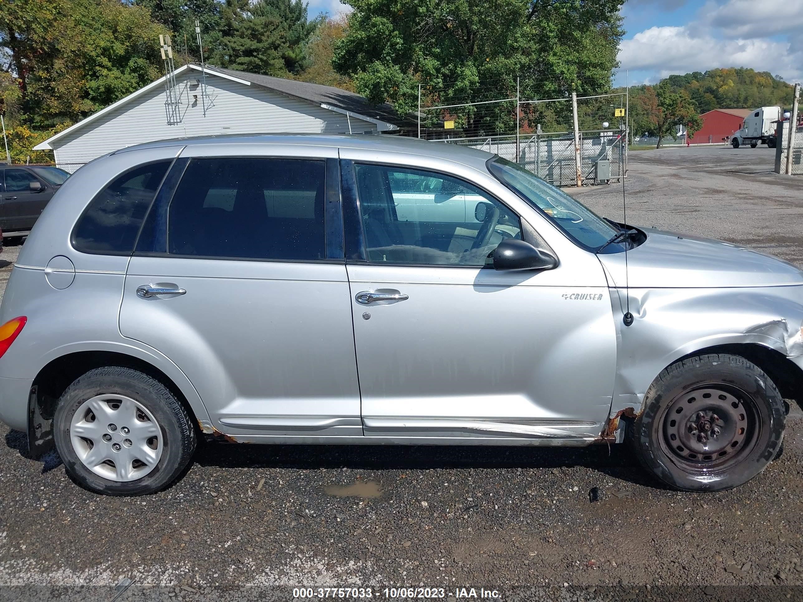 Photo 12 VIN: 3C4FY48B92T328300 - CHRYSLER PT CRUISER 