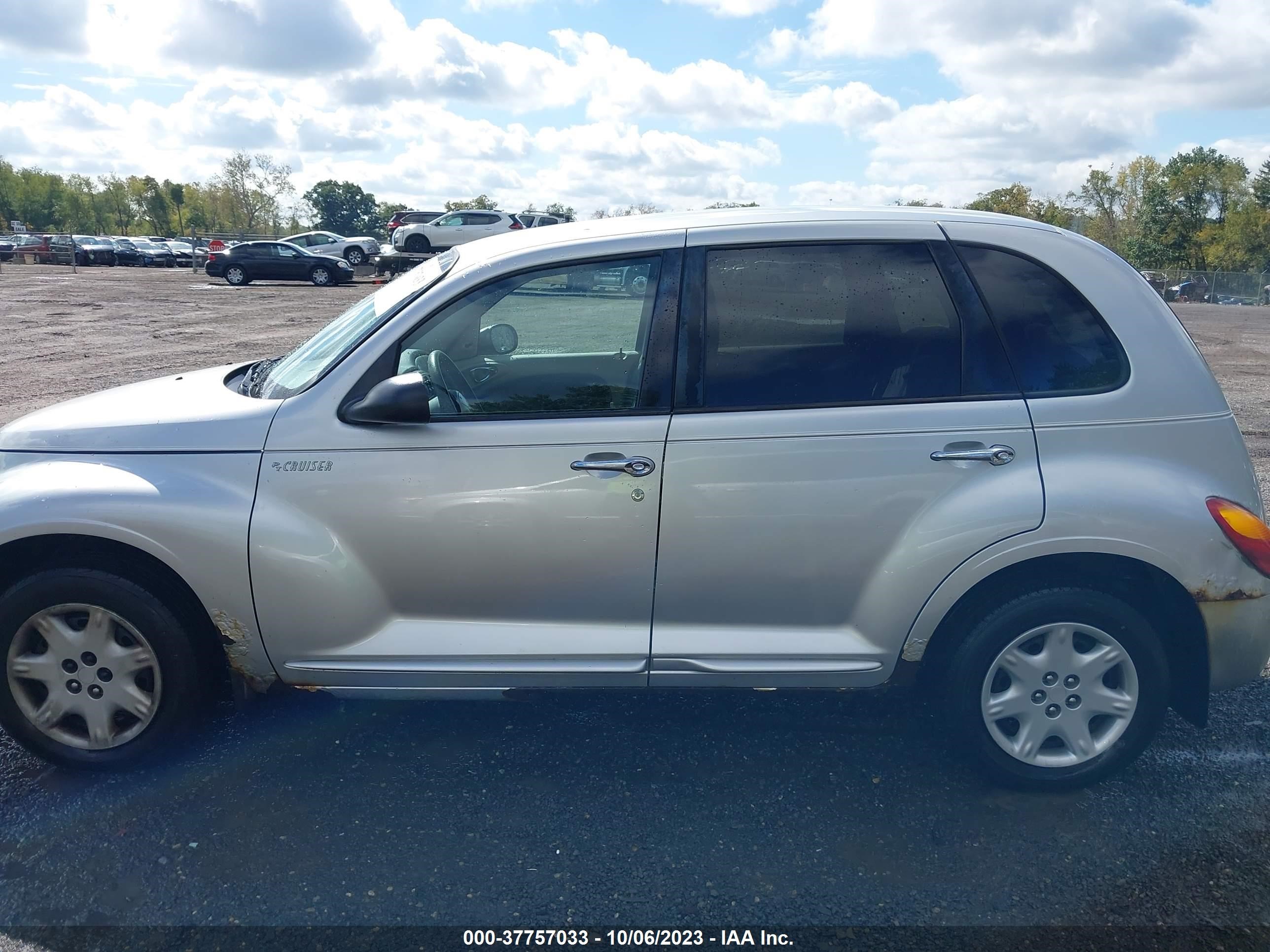 Photo 13 VIN: 3C4FY48B92T328300 - CHRYSLER PT CRUISER 