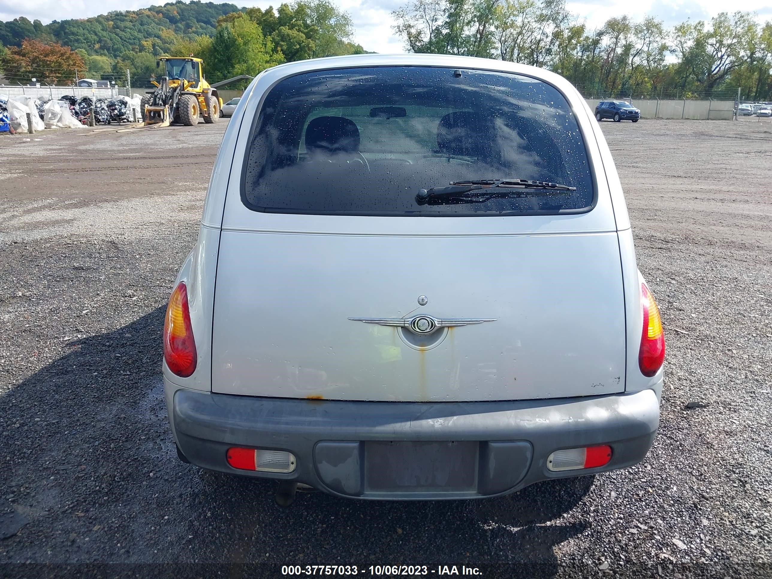 Photo 15 VIN: 3C4FY48B92T328300 - CHRYSLER PT CRUISER 