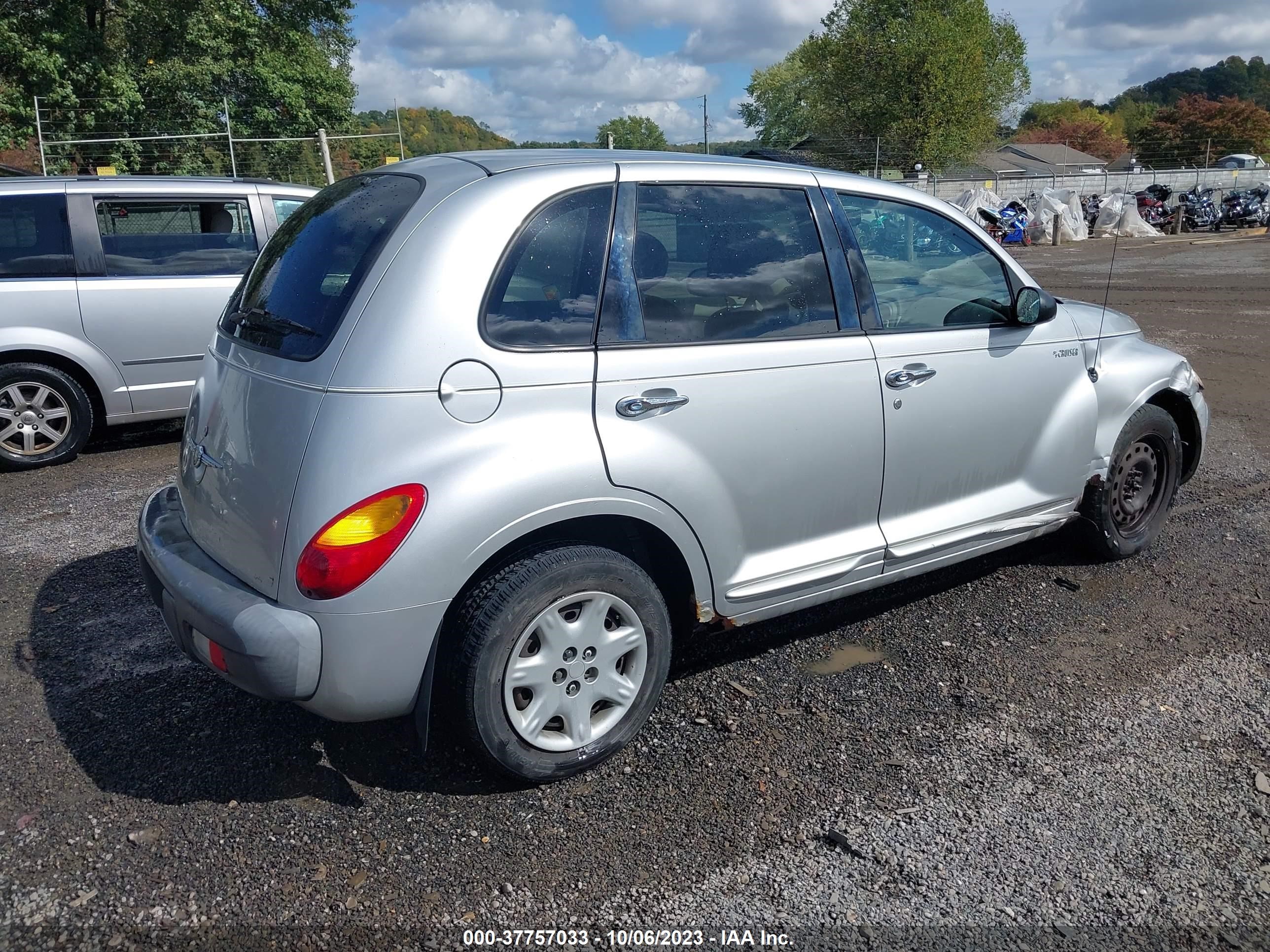 Photo 3 VIN: 3C4FY48B92T328300 - CHRYSLER PT CRUISER 