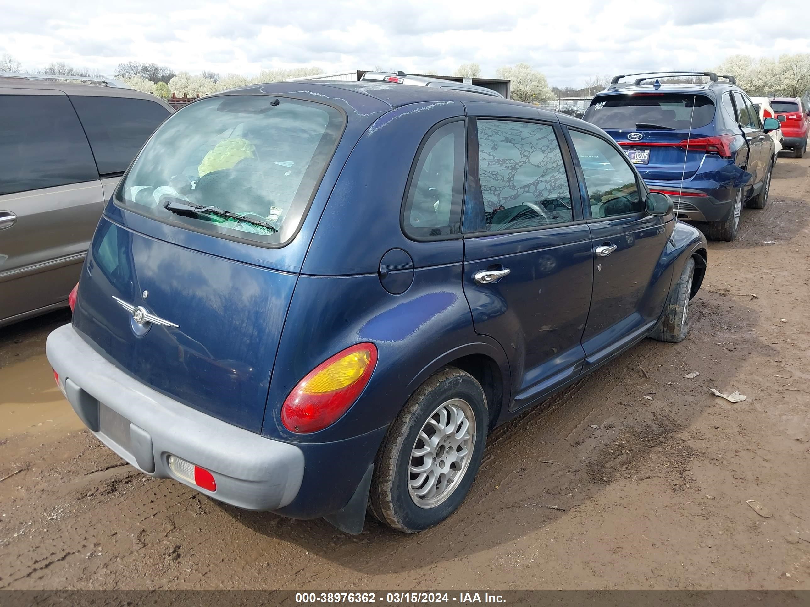 Photo 3 VIN: 3C4FY48BX3T590361 - CHRYSLER PT CRUISER 