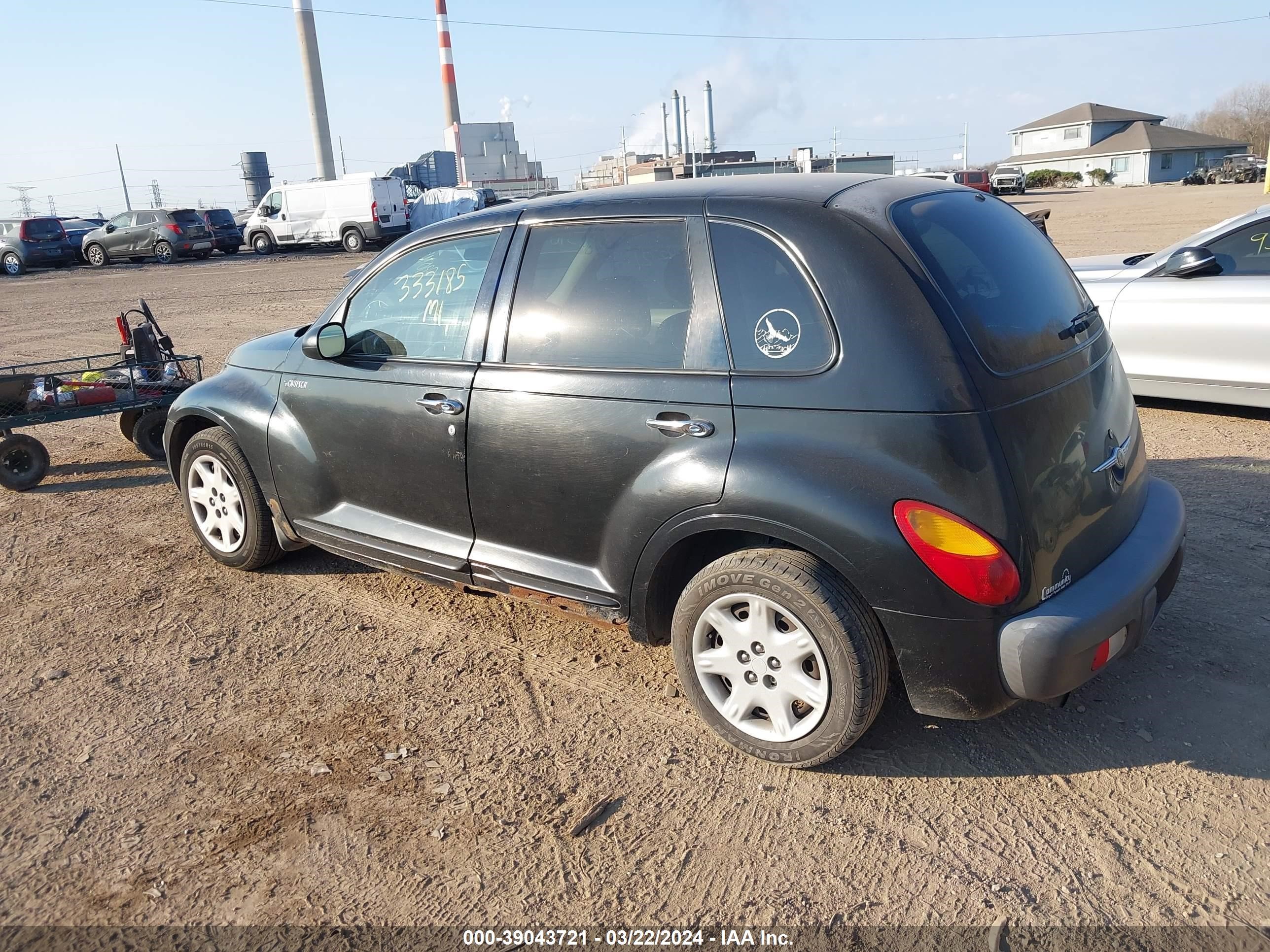 Photo 2 VIN: 3C4FY4BB21T602265 - CHRYSLER PT CRUISER 