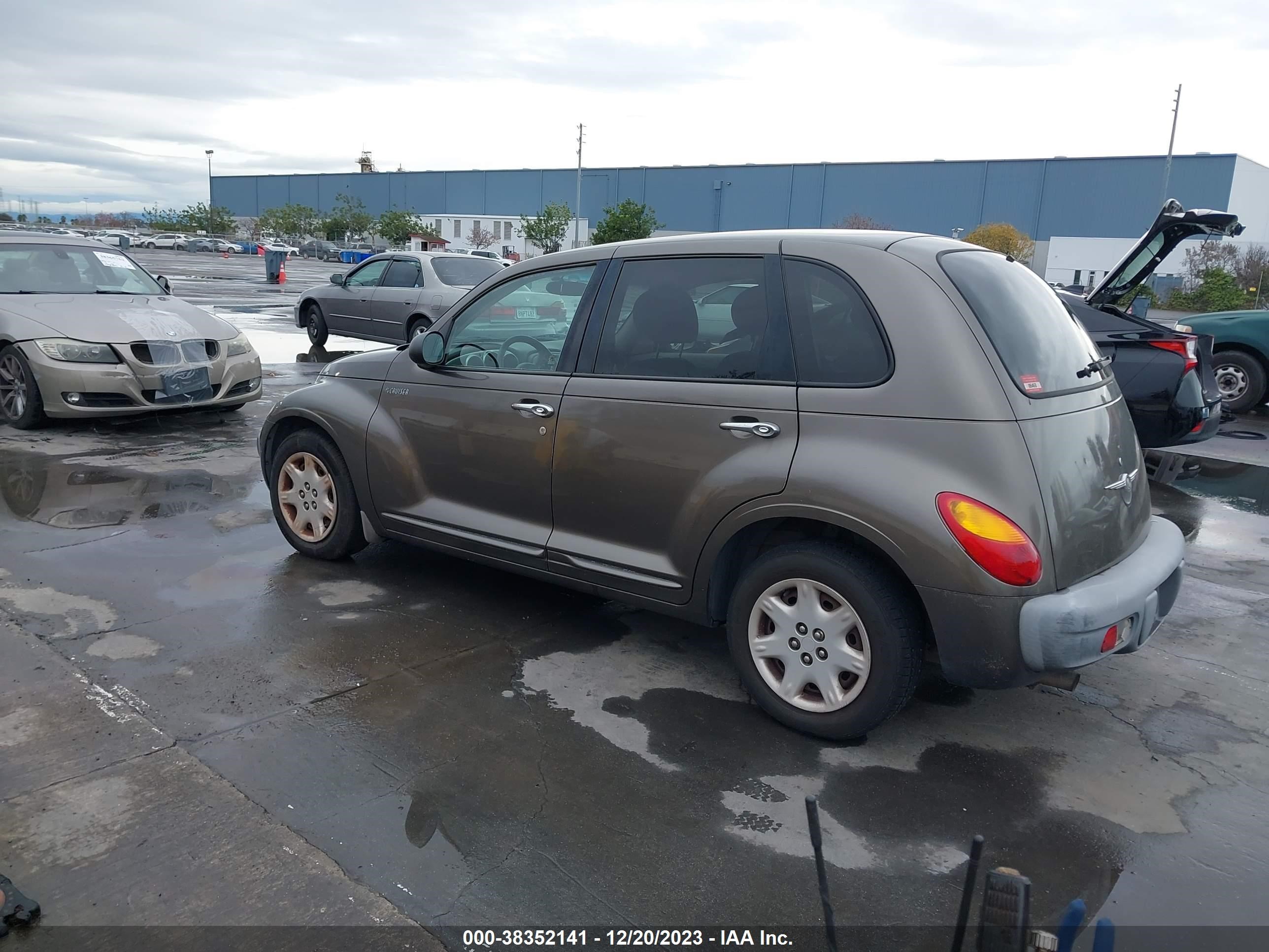 Photo 2 VIN: 3C4FY4BB41T610206 - CHRYSLER PT CRUISER 