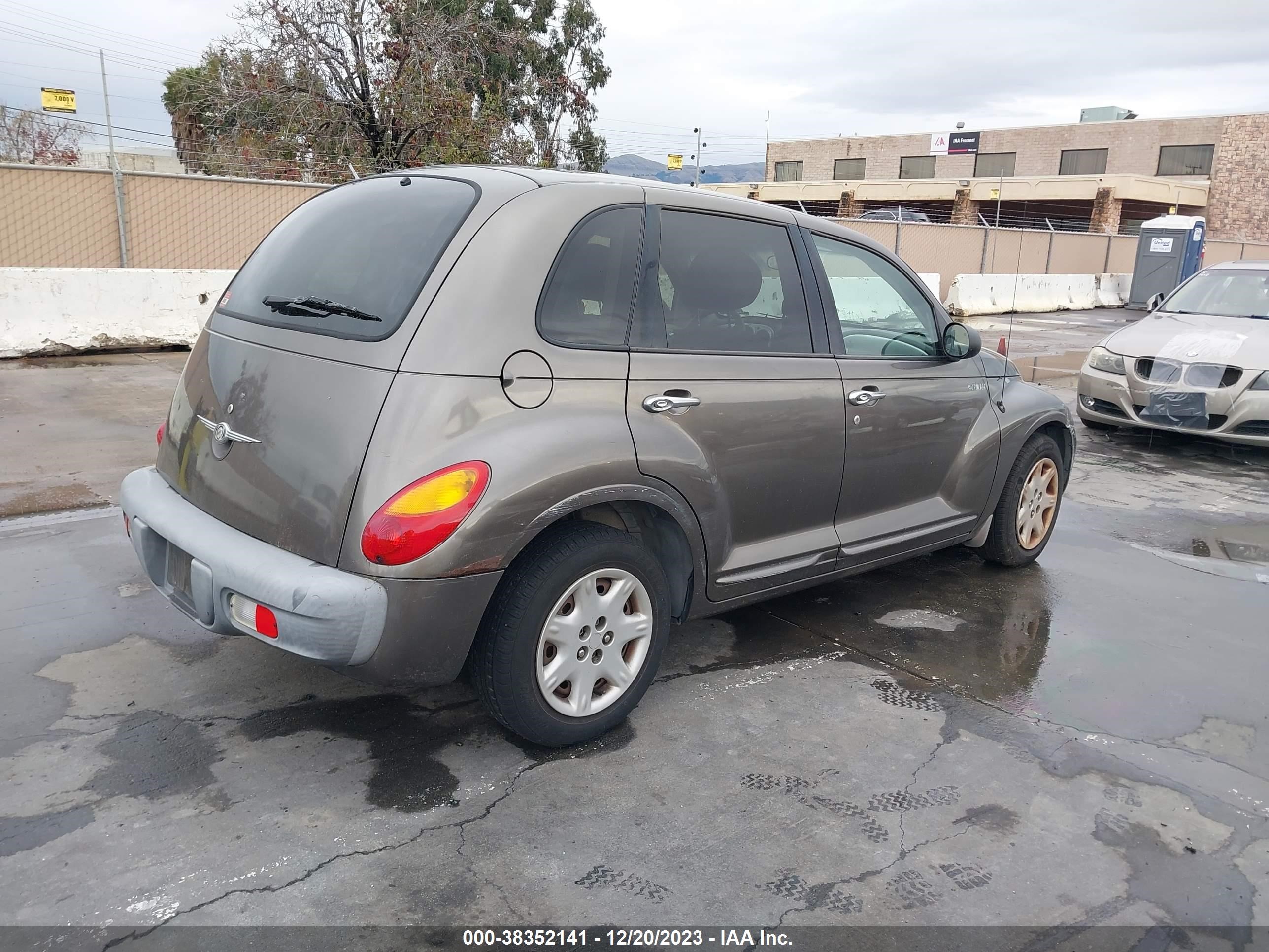 Photo 3 VIN: 3C4FY4BB41T610206 - CHRYSLER PT CRUISER 