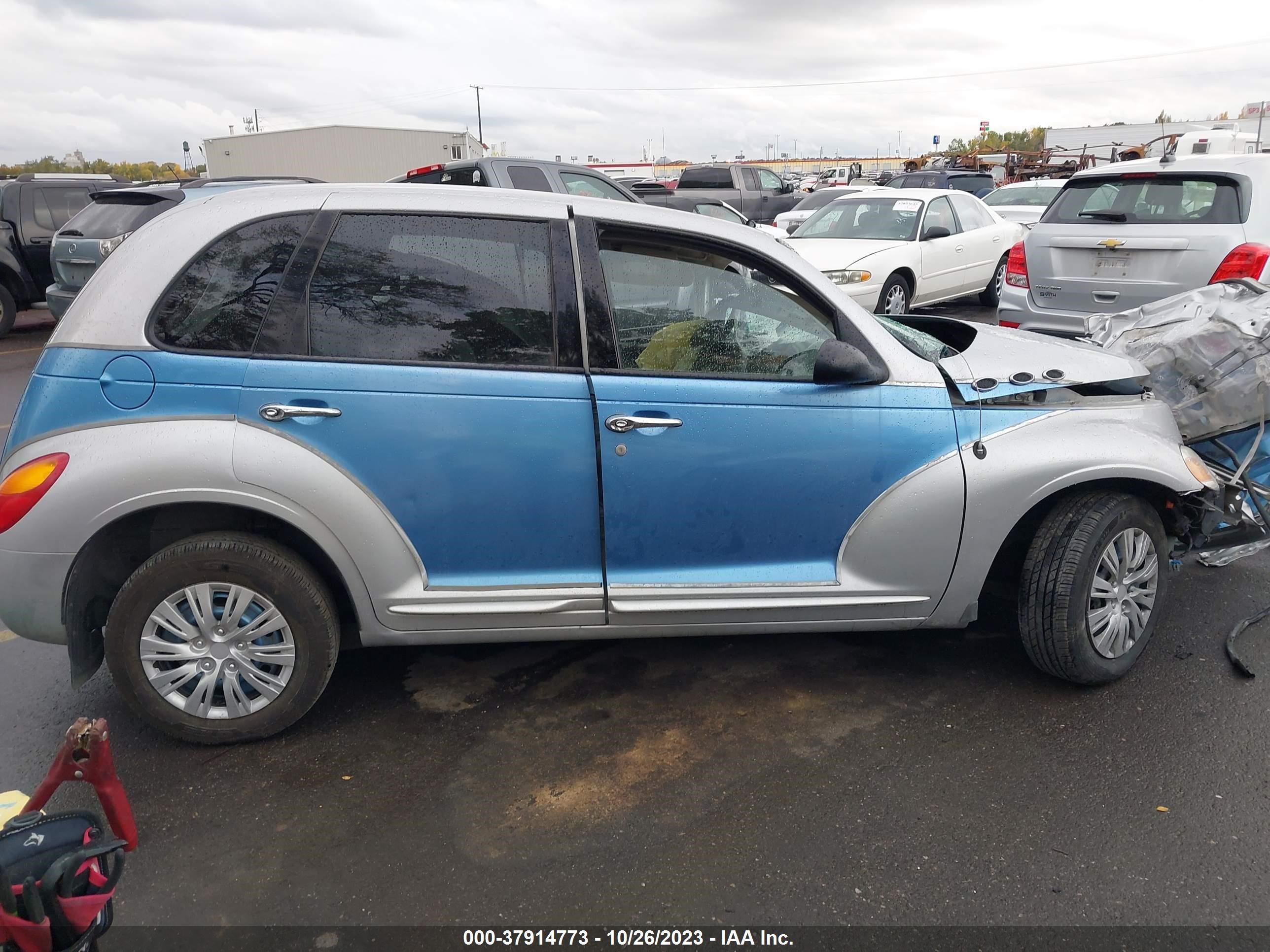 Photo 11 VIN: 3C4FY4BB91T573461 - CHRYSLER PT CRUISER 