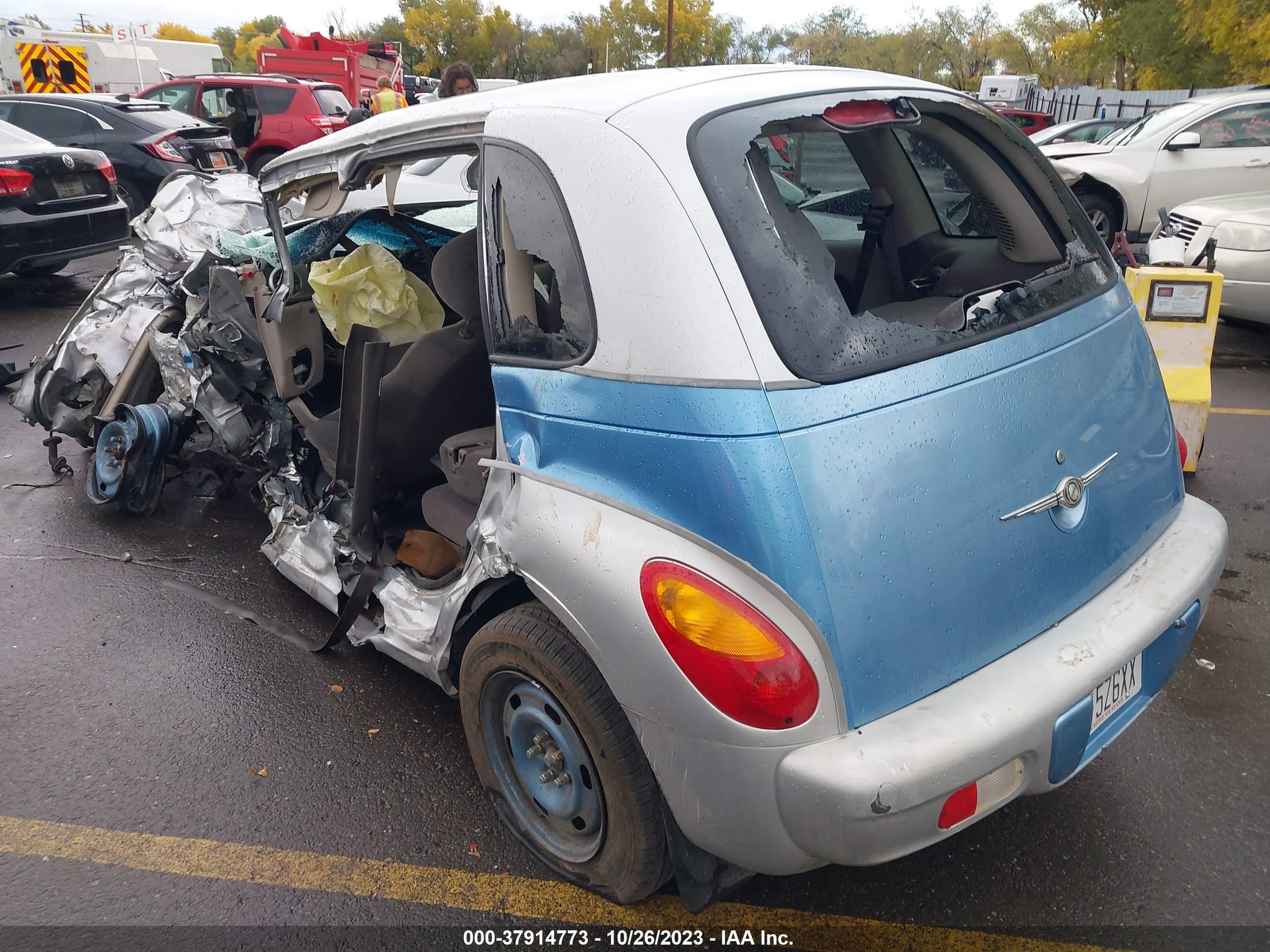 Photo 2 VIN: 3C4FY4BB91T573461 - CHRYSLER PT CRUISER 