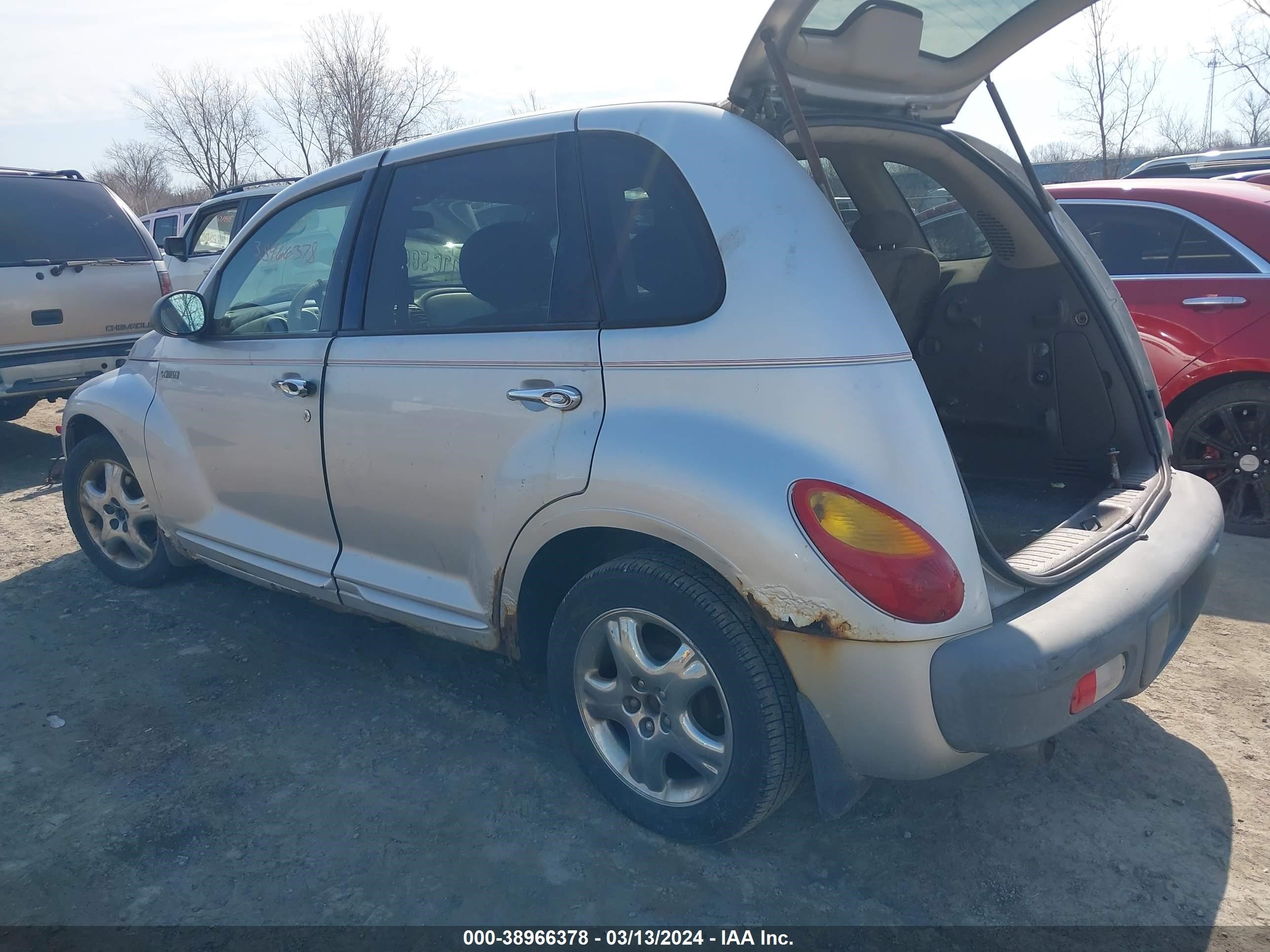 Photo 2 VIN: 3C4FY58B02T290770 - CHRYSLER PT CRUISER 