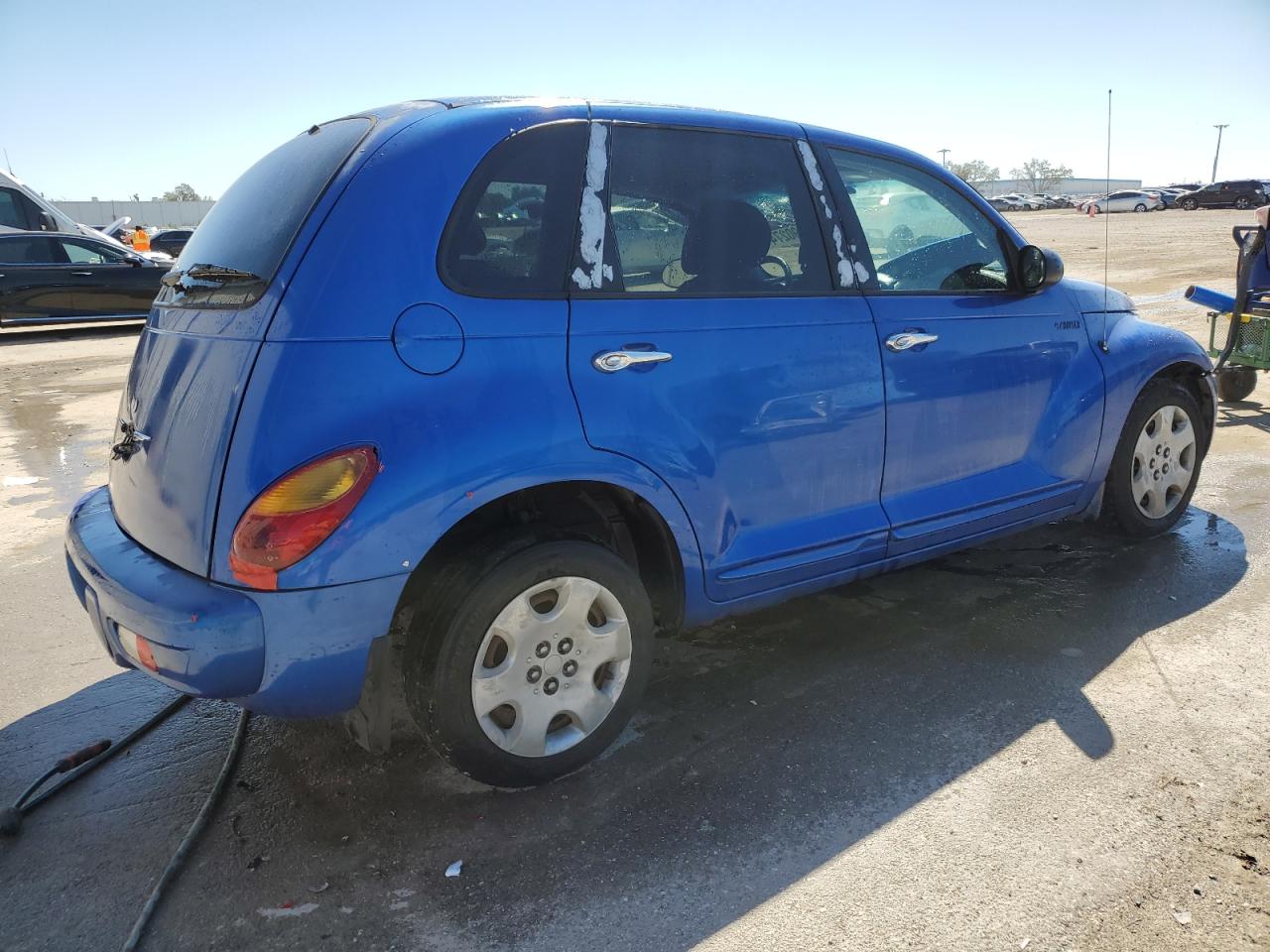 Photo 2 VIN: 3C4FY58B05T570189 - CHRYSLER PT CRUISER 