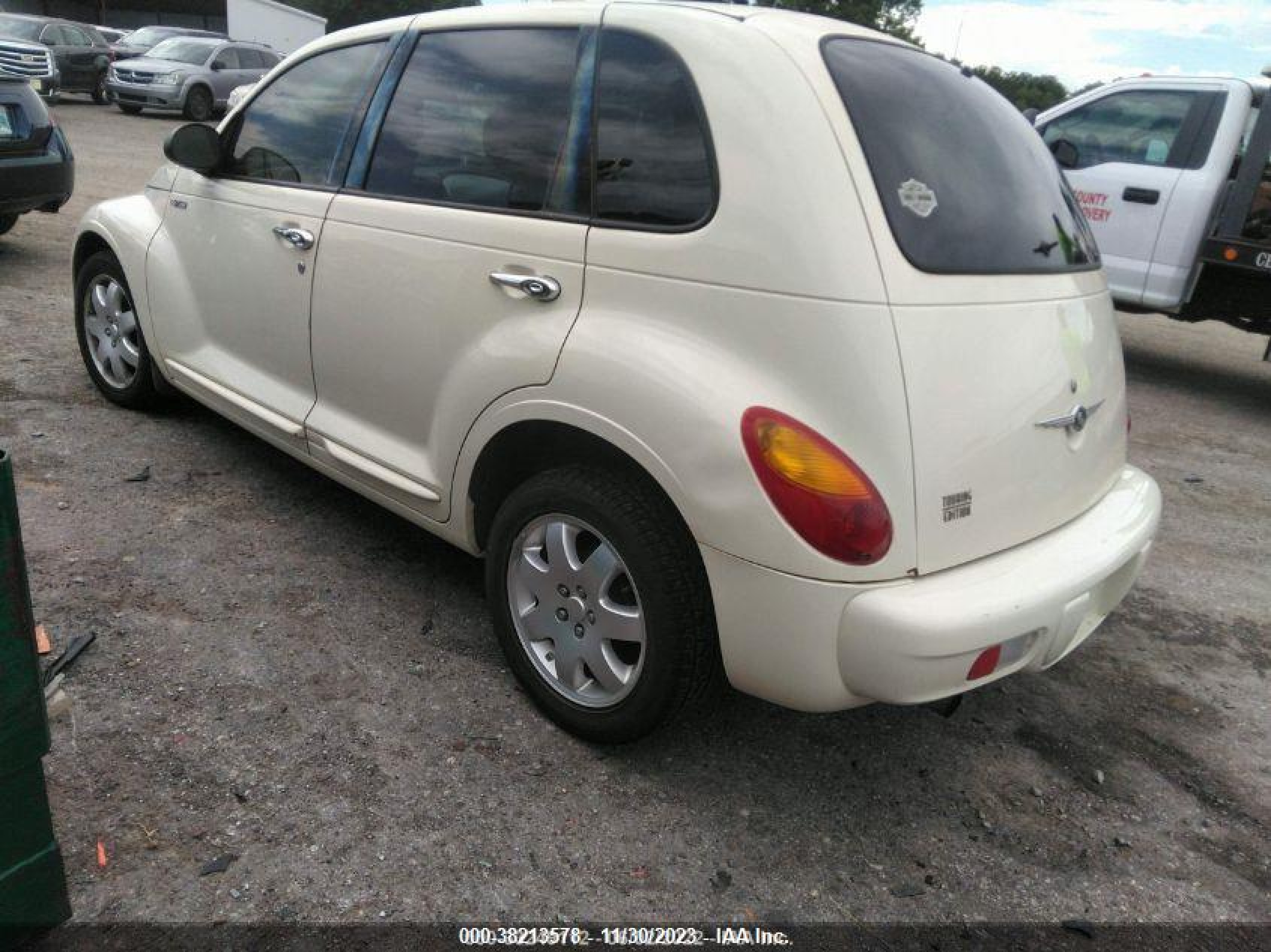 Photo 3 VIN: 3C4FY58B14T251558 - CHRYSLER PT CRUISER 