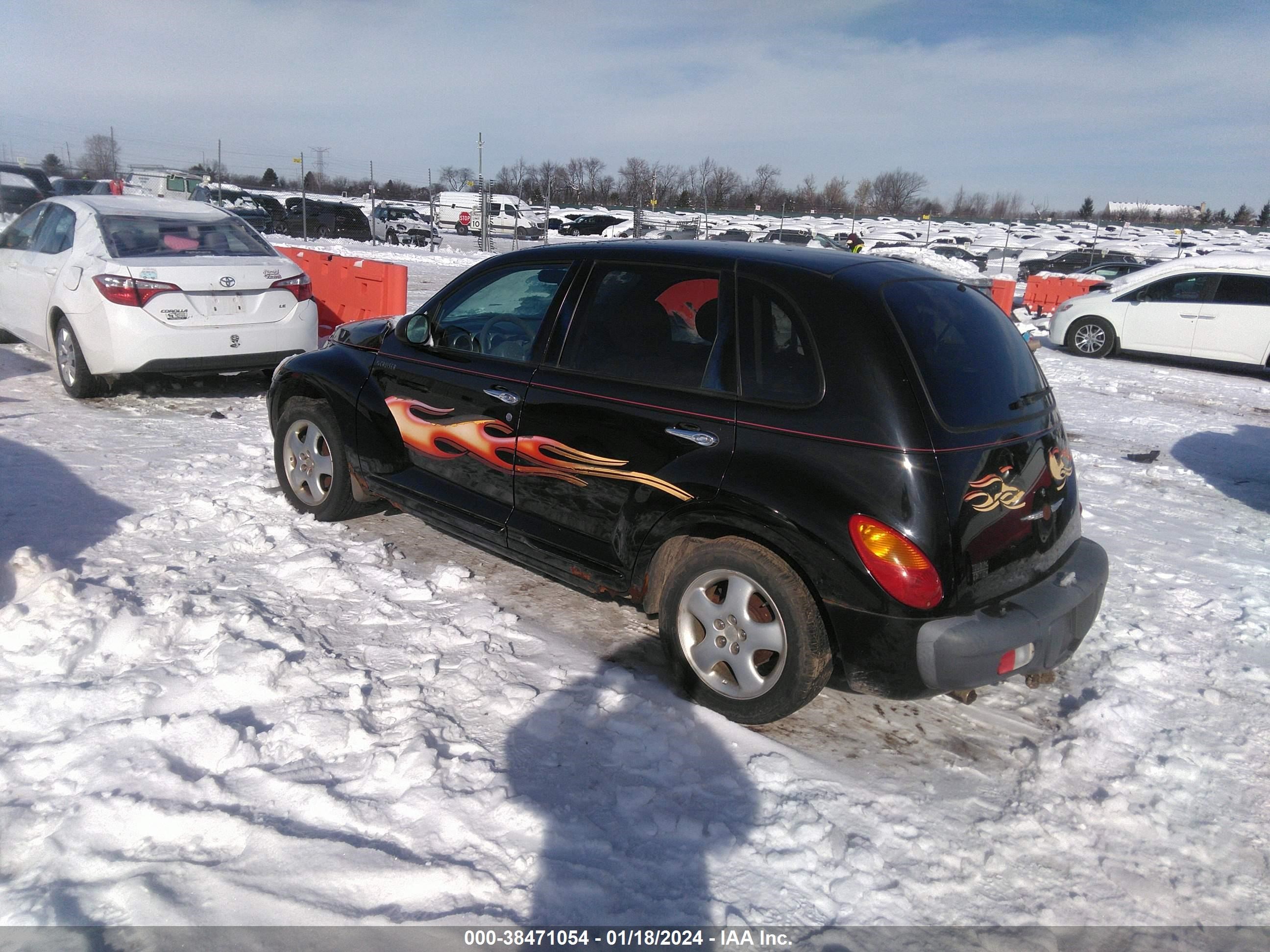 Photo 2 VIN: 3C4FY58B22T289443 - CHRYSLER PT CRUISER 