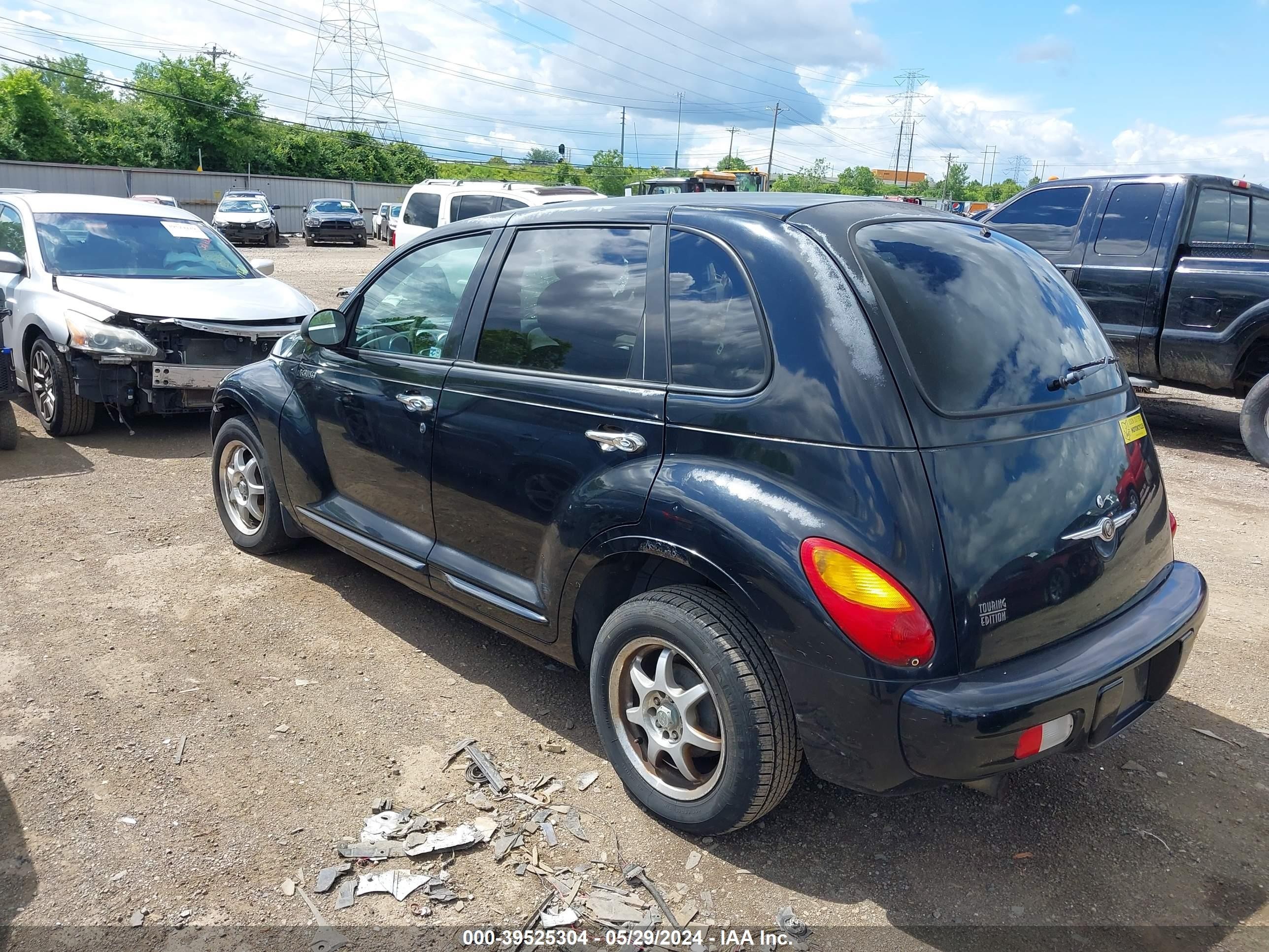 Photo 2 VIN: 3C4FY58B35T616064 - CHRYSLER PT CRUISER 