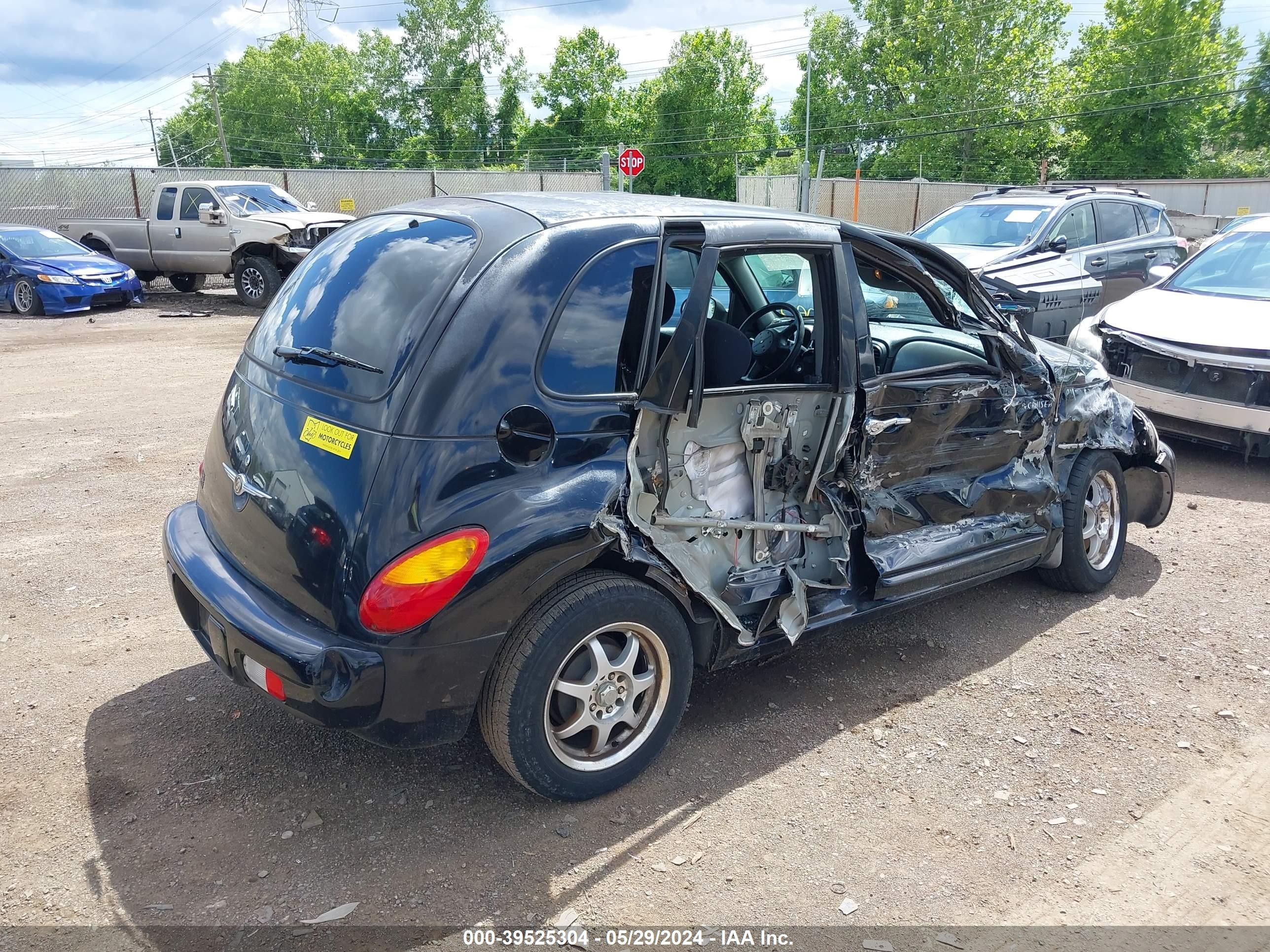 Photo 3 VIN: 3C4FY58B35T616064 - CHRYSLER PT CRUISER 