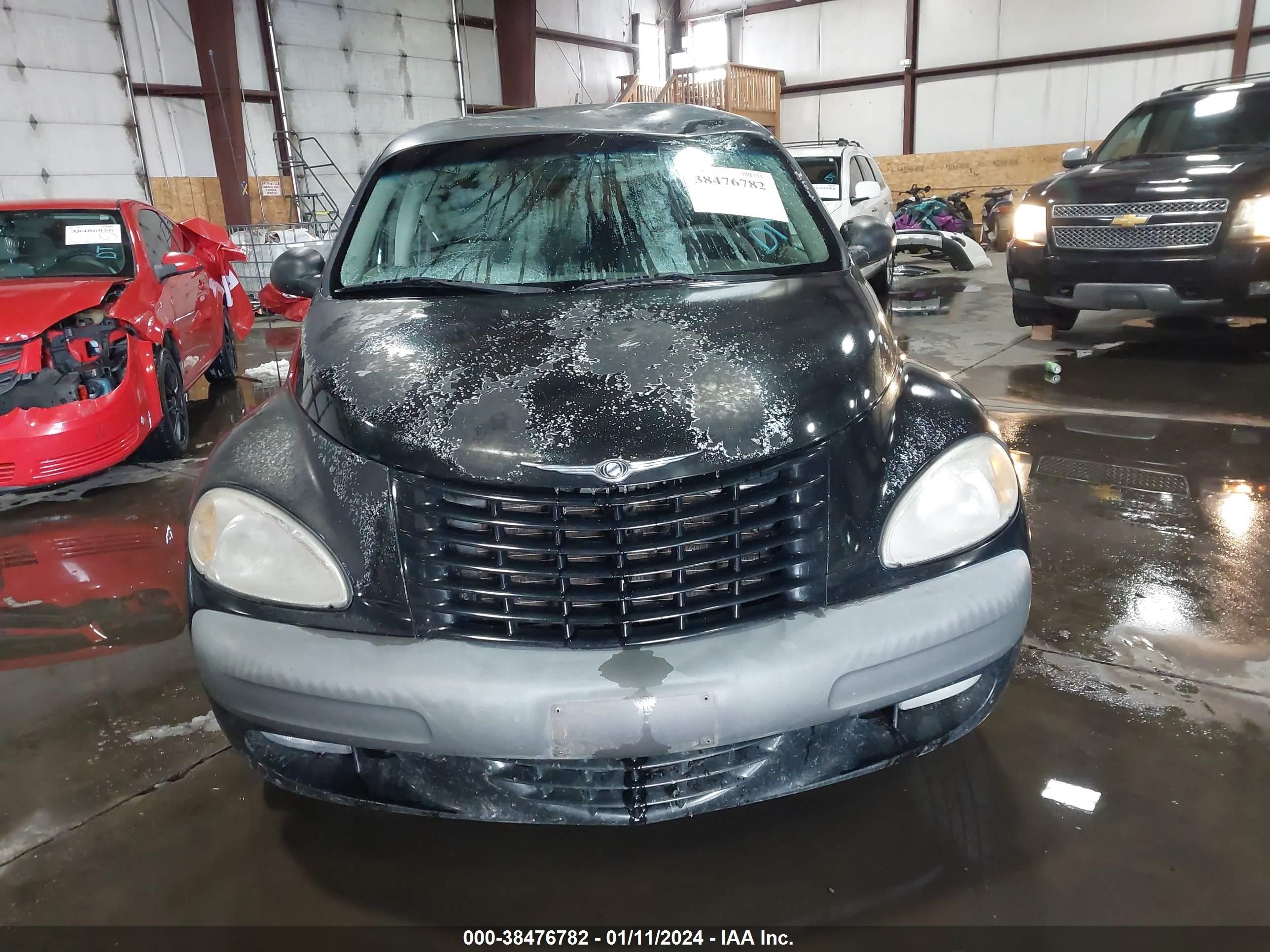 Photo 11 VIN: 3C4FY58B72T369871 - CHRYSLER PT CRUISER 