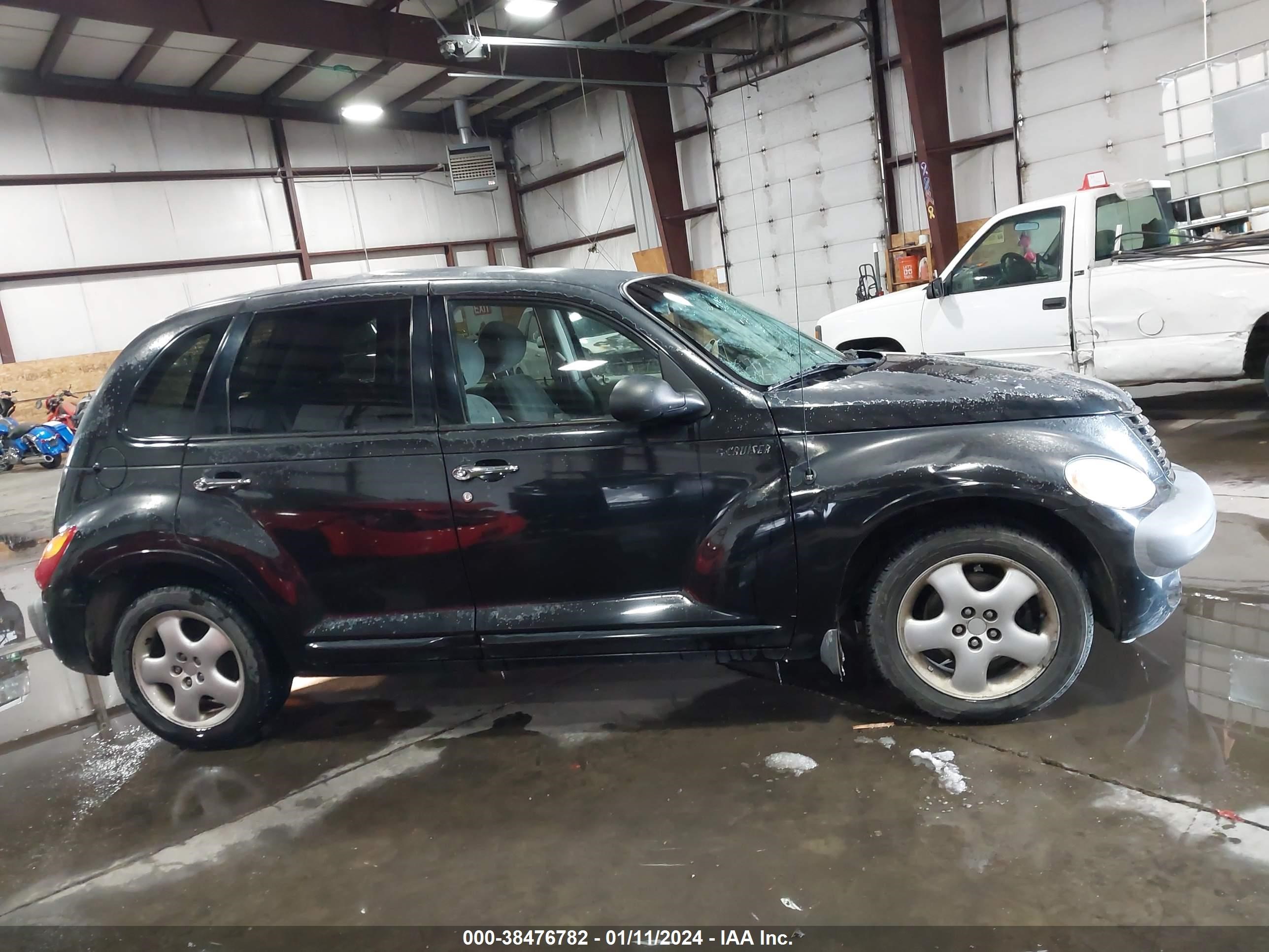 Photo 12 VIN: 3C4FY58B72T369871 - CHRYSLER PT CRUISER 