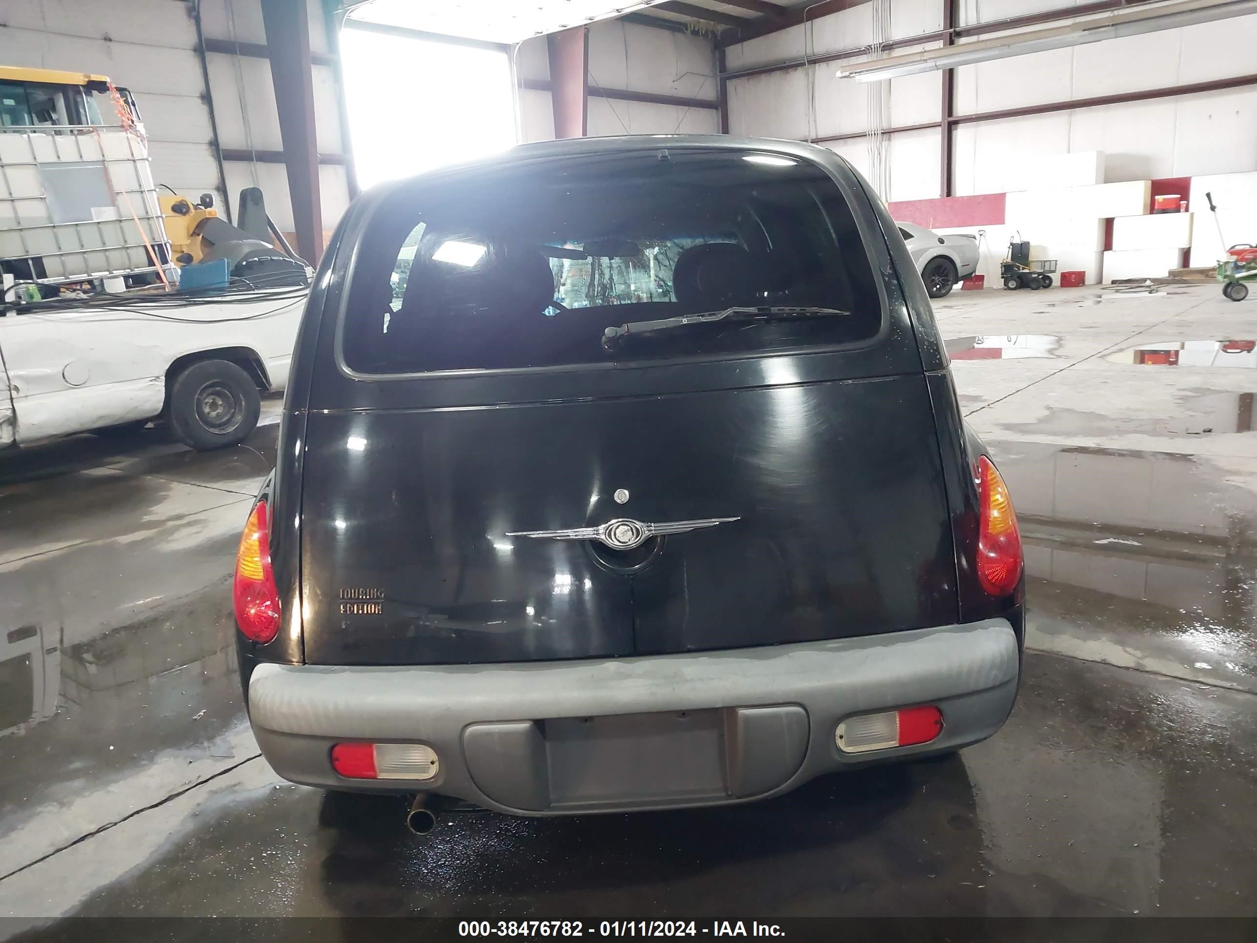 Photo 15 VIN: 3C4FY58B72T369871 - CHRYSLER PT CRUISER 