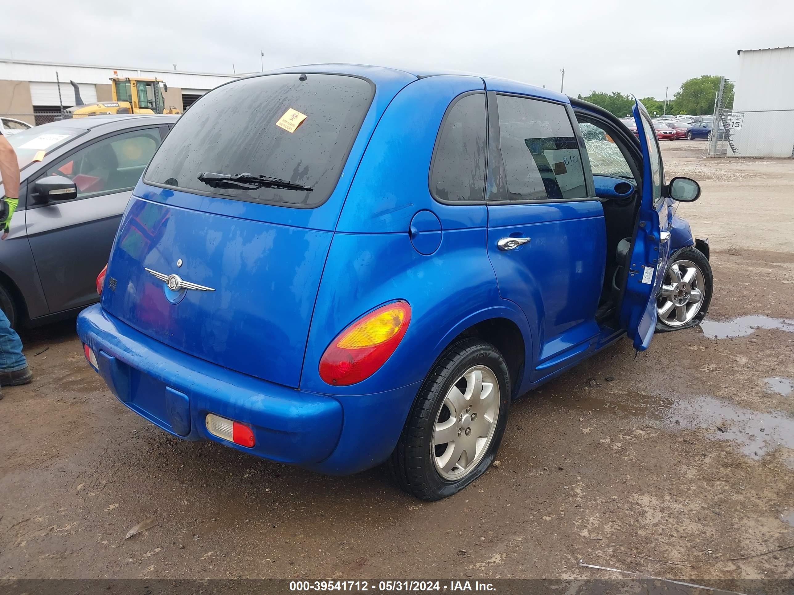 Photo 3 VIN: 3C4FY58B73T598388 - CHRYSLER PT CRUISER 