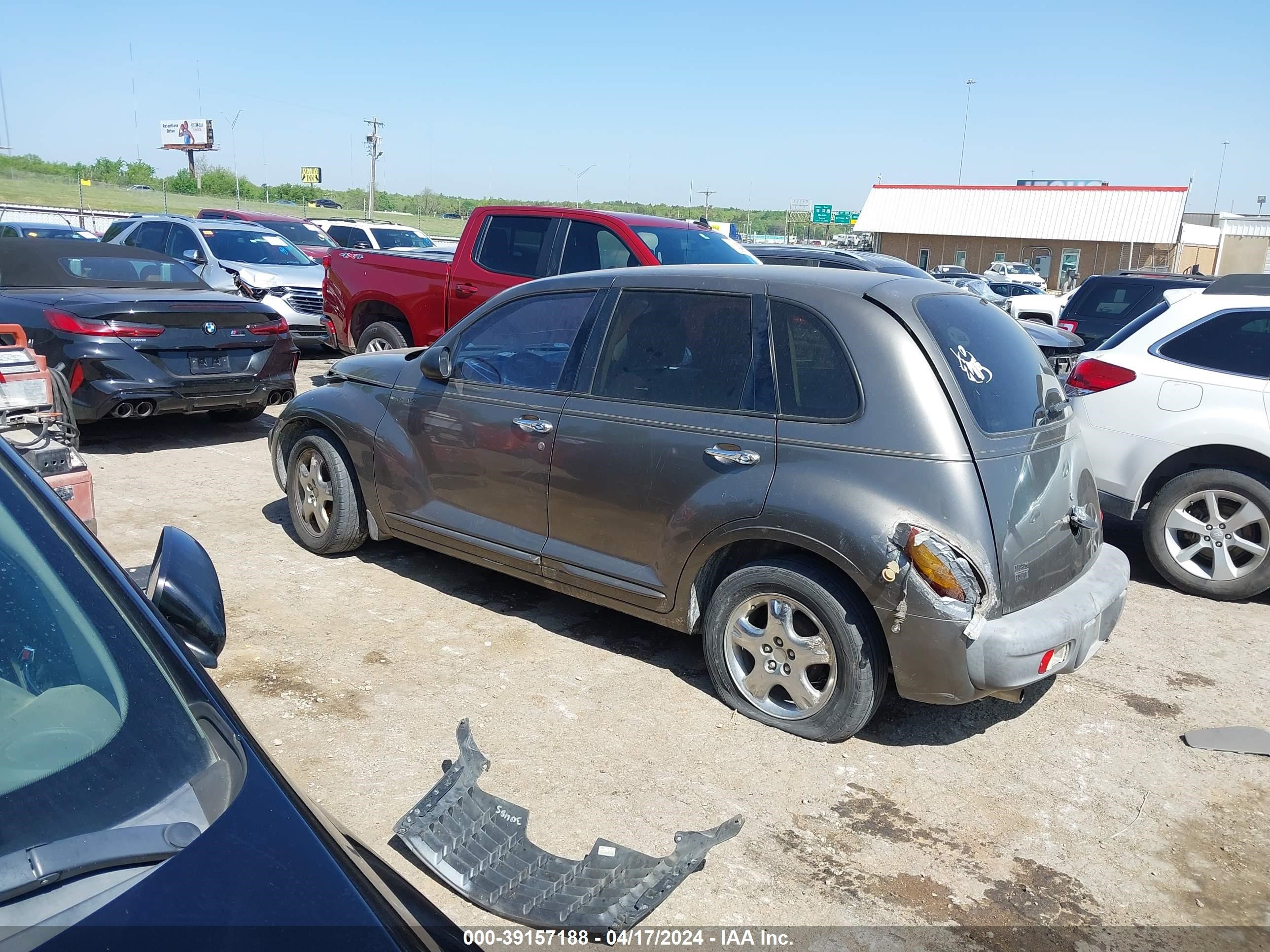 Photo 2 VIN: 3C4FY58BX2T294924 - CHRYSLER PT CRUISER 