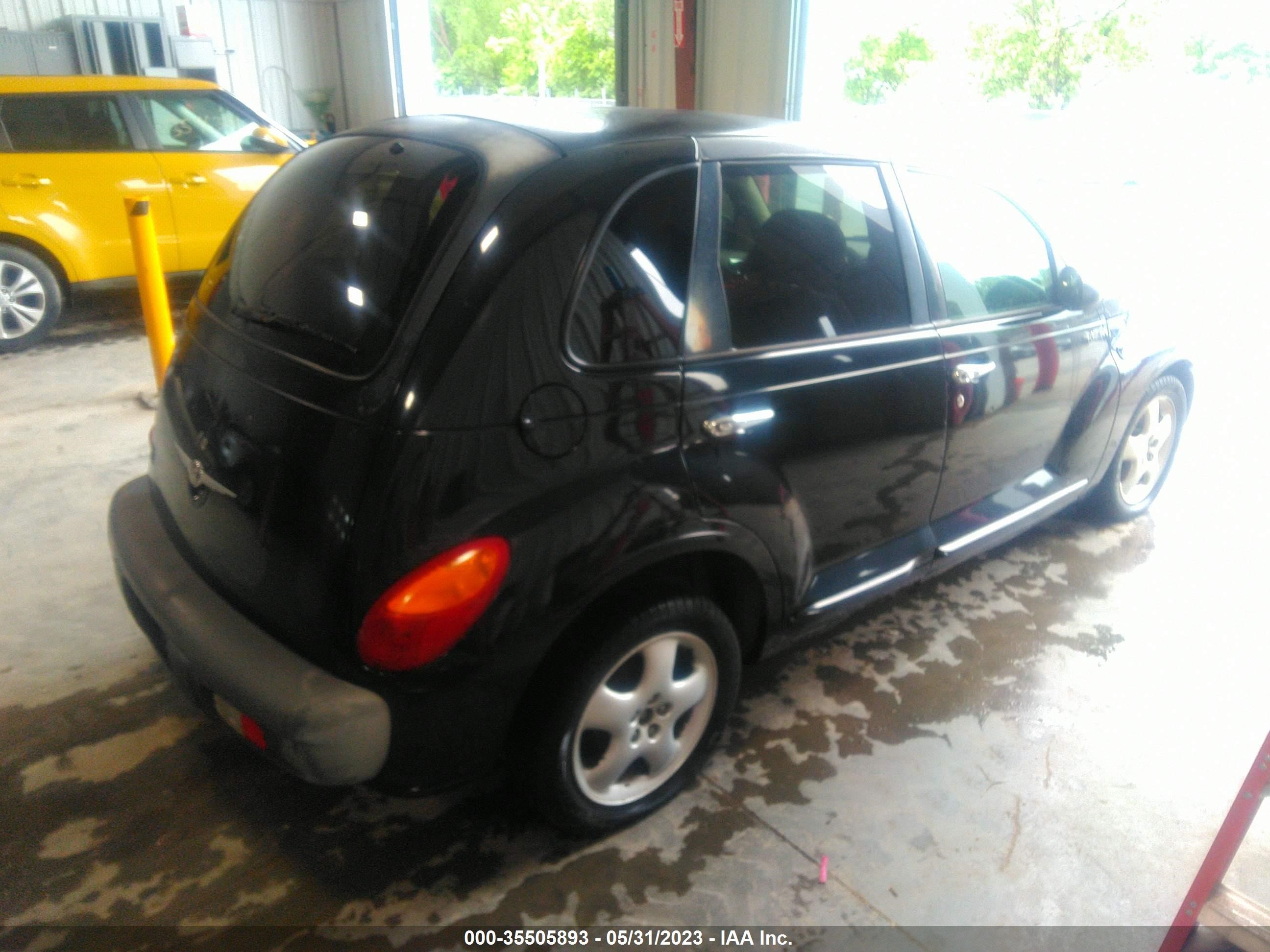 Photo 3 VIN: 3C4FY58BX2T379424 - CHRYSLER PT CRUISER 