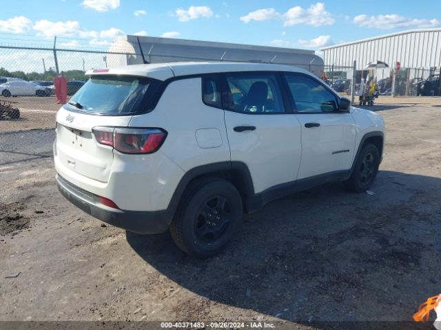 Photo 3 VIN: 3C4NJCAB0JT263436 - JEEP COMPASS 