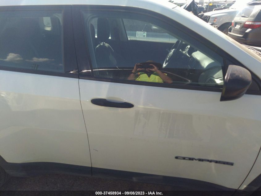 Photo 12 VIN: 3C4NJCAB0JT318161 - JEEP COMPASS 