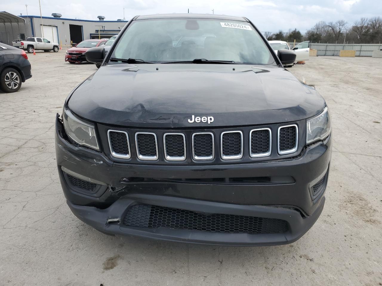 Photo 4 VIN: 3C4NJCAB0JT318502 - JEEP COMPASS 