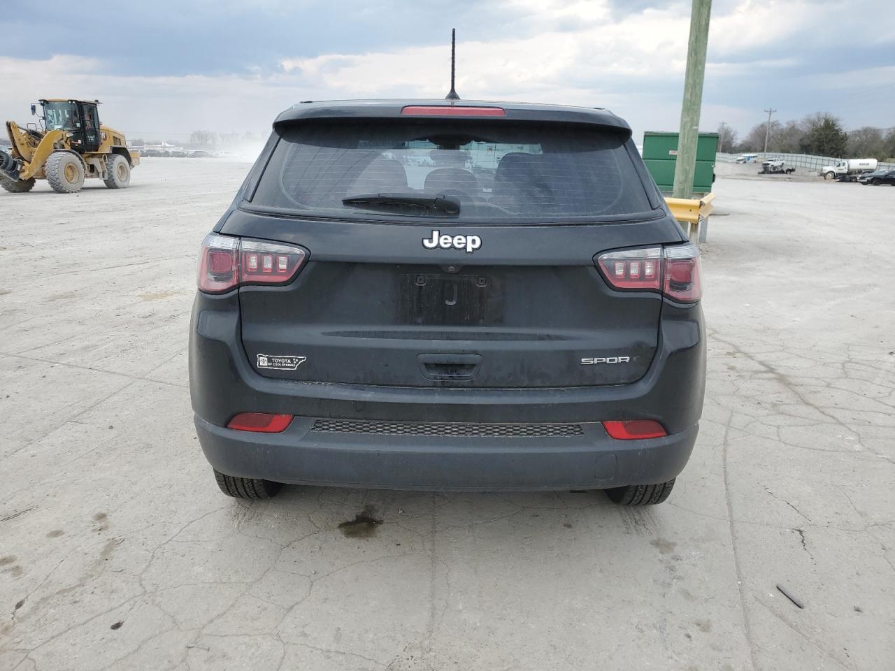 Photo 5 VIN: 3C4NJCAB0JT318502 - JEEP COMPASS 