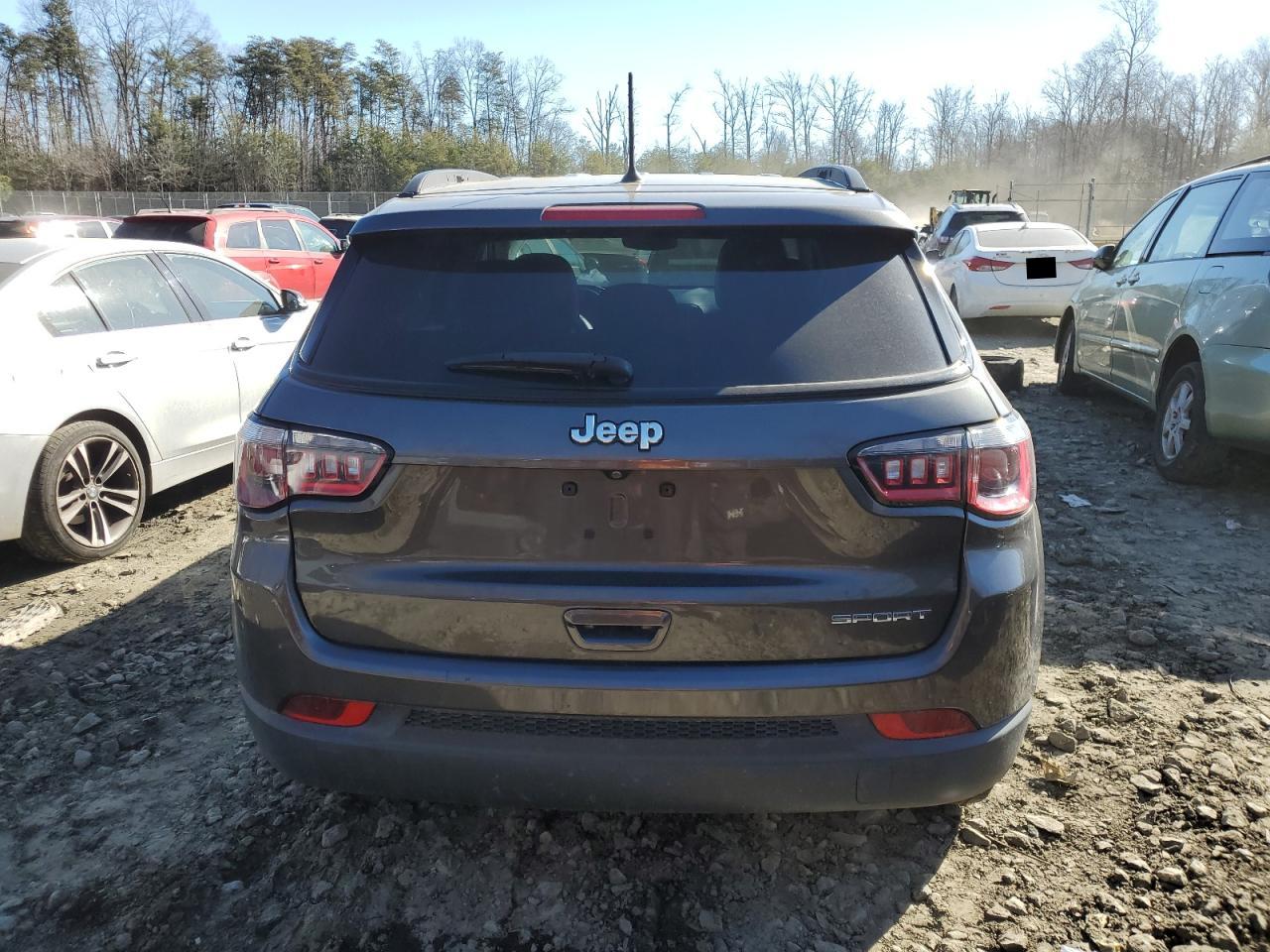 Photo 5 VIN: 3C4NJCAB0JT414372 - JEEP COMPASS 