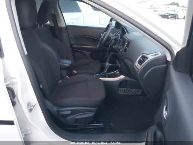 Photo 4 VIN: 3C4NJCAB1HT668571 - JEEP COMPASS 